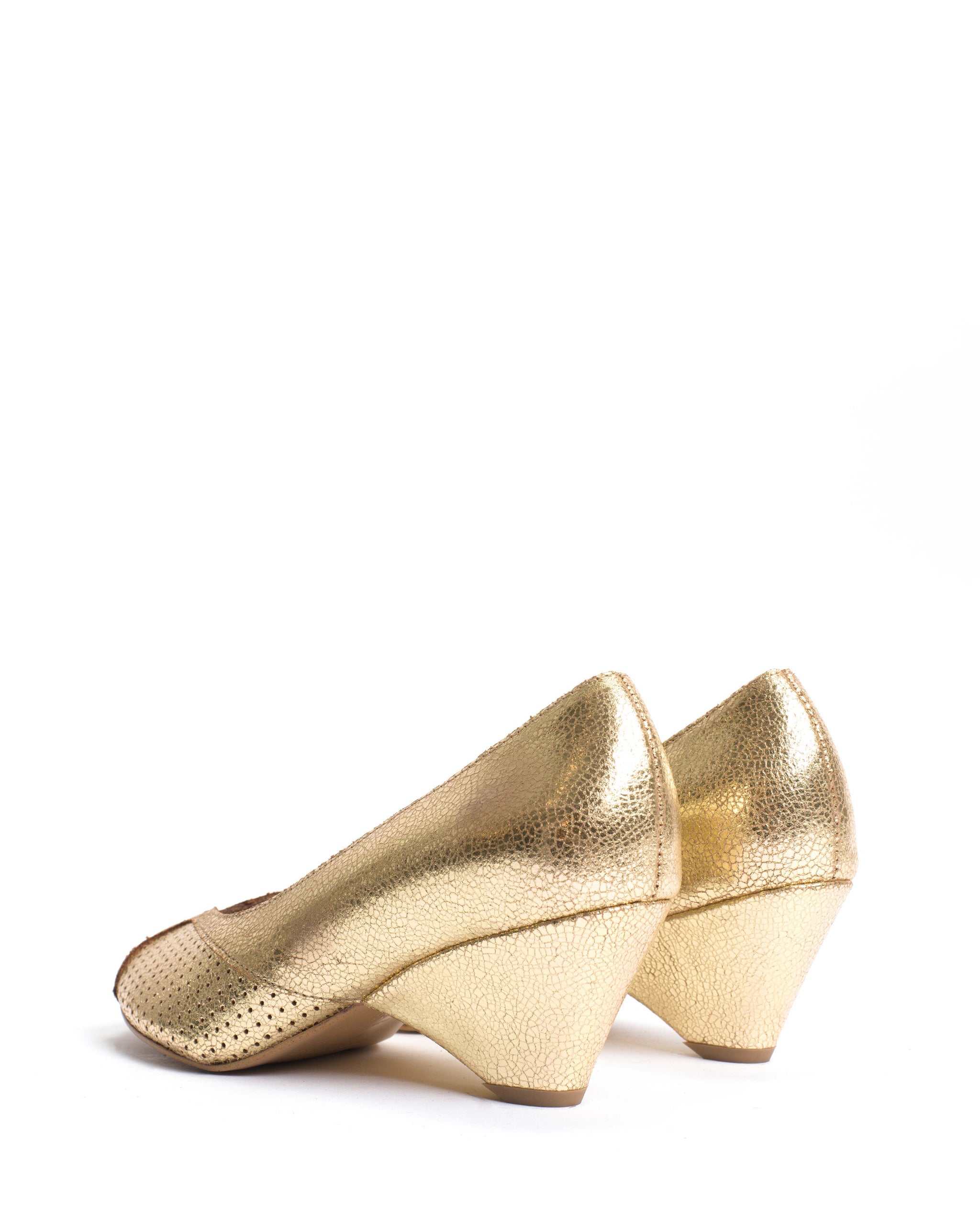 Tiffany triangle crackled metallic goat Gold - Anonymous Copenhagen