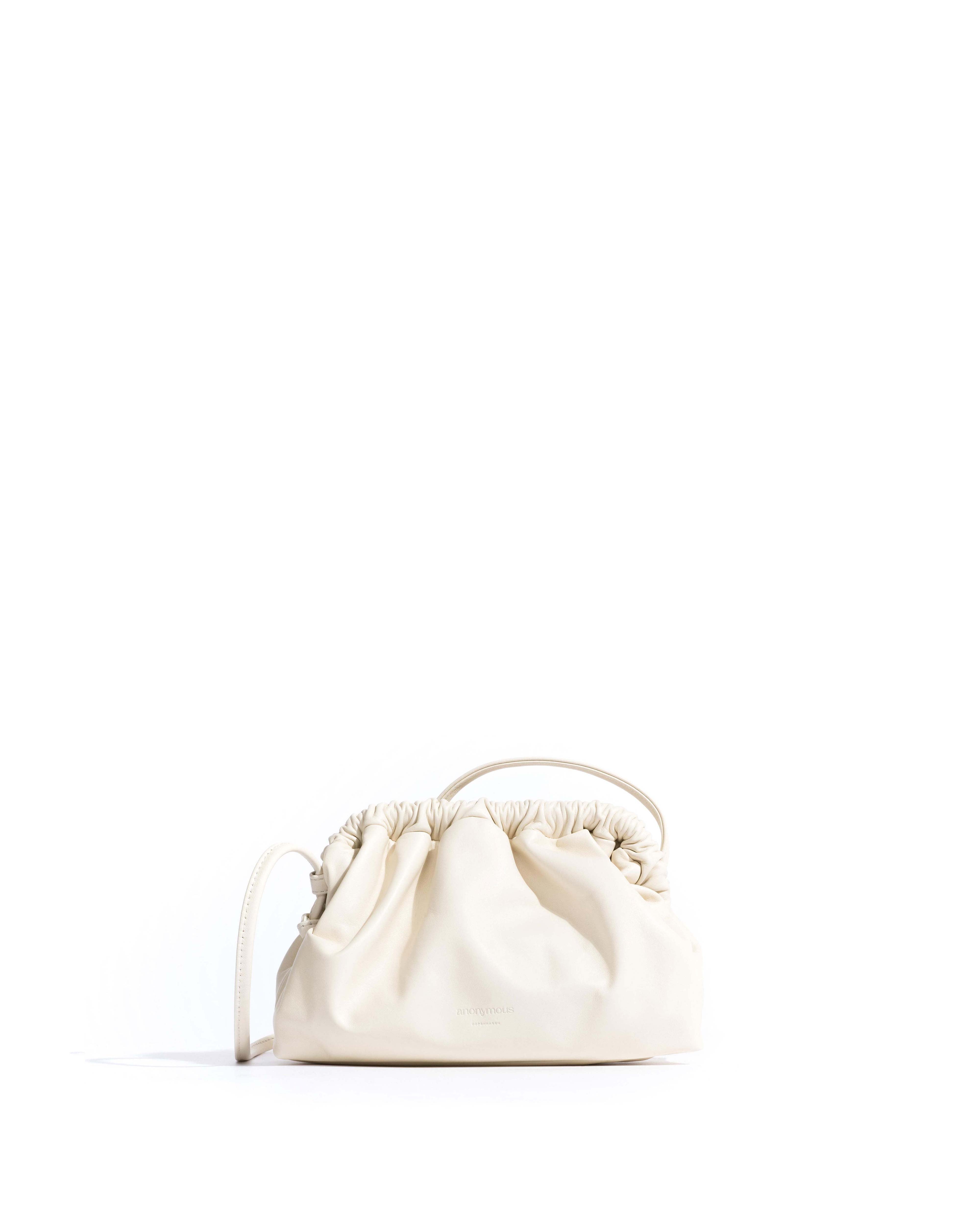 Hally petite cloud bag Shiny lamb White sand