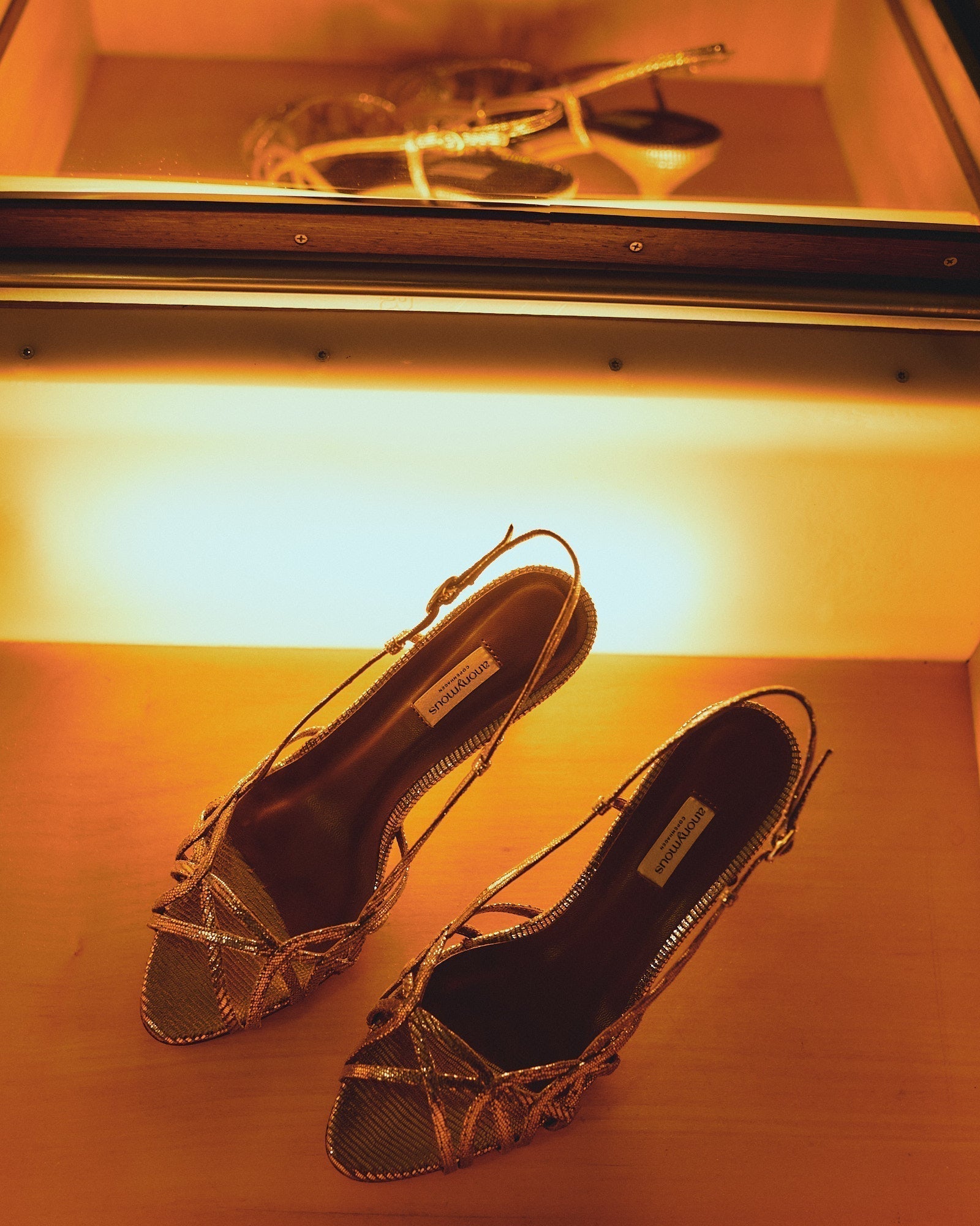 Crackled metallic goat leather