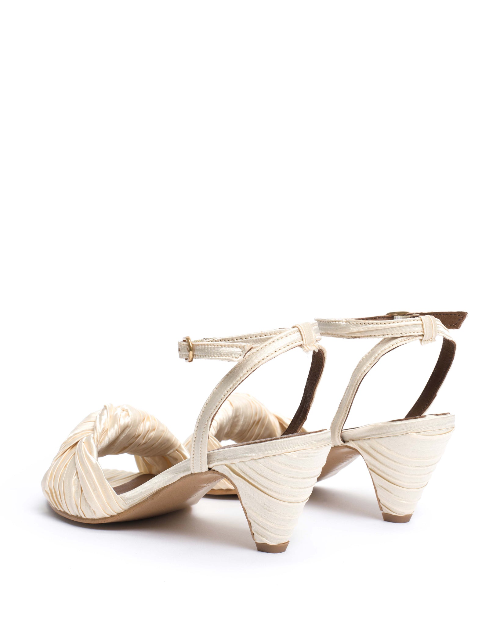 Aliza 50 stiletto Pleated satin Creamy white - Anonymous Copenhagen