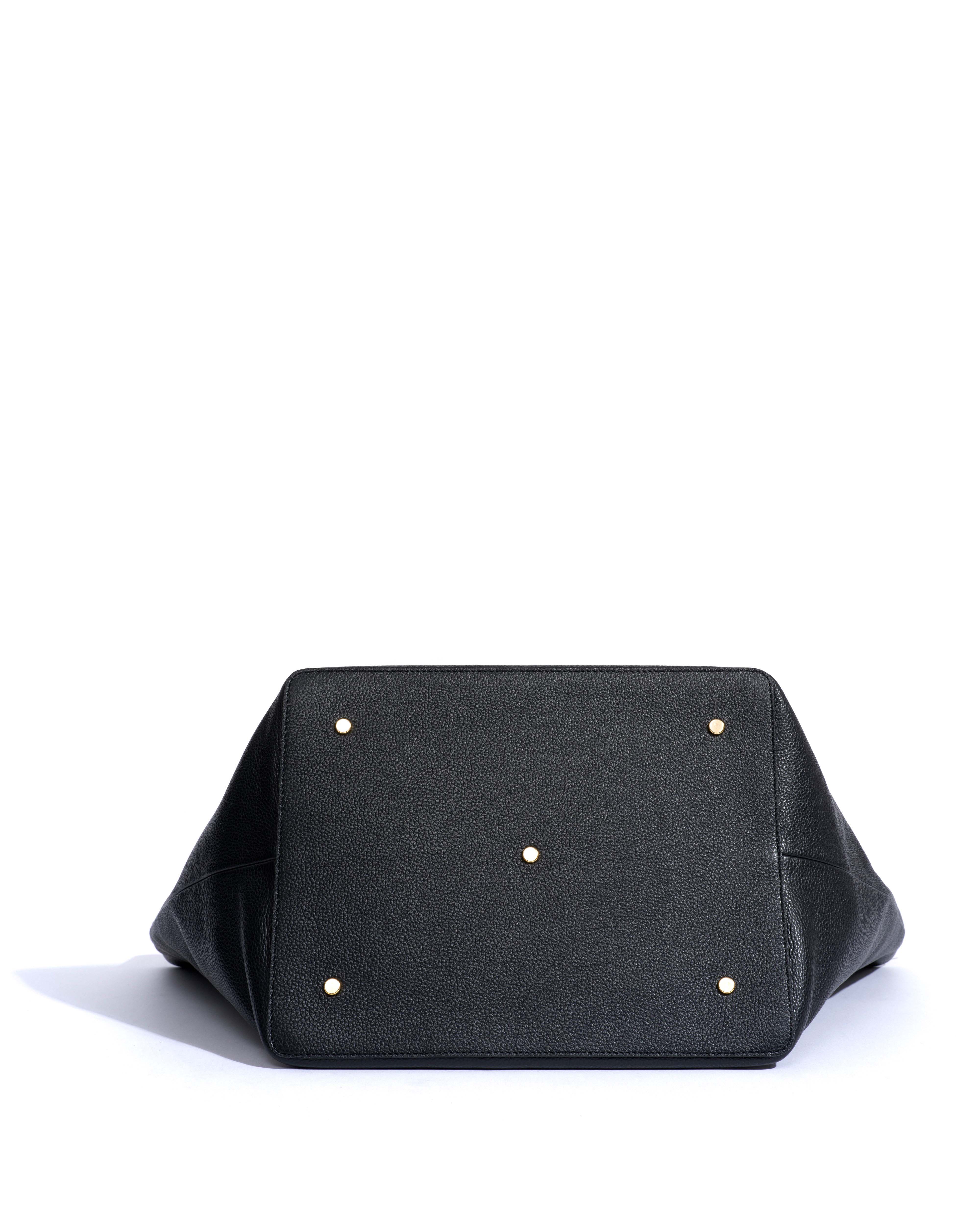 Arya everyday carryall Pebbled soft calf Black