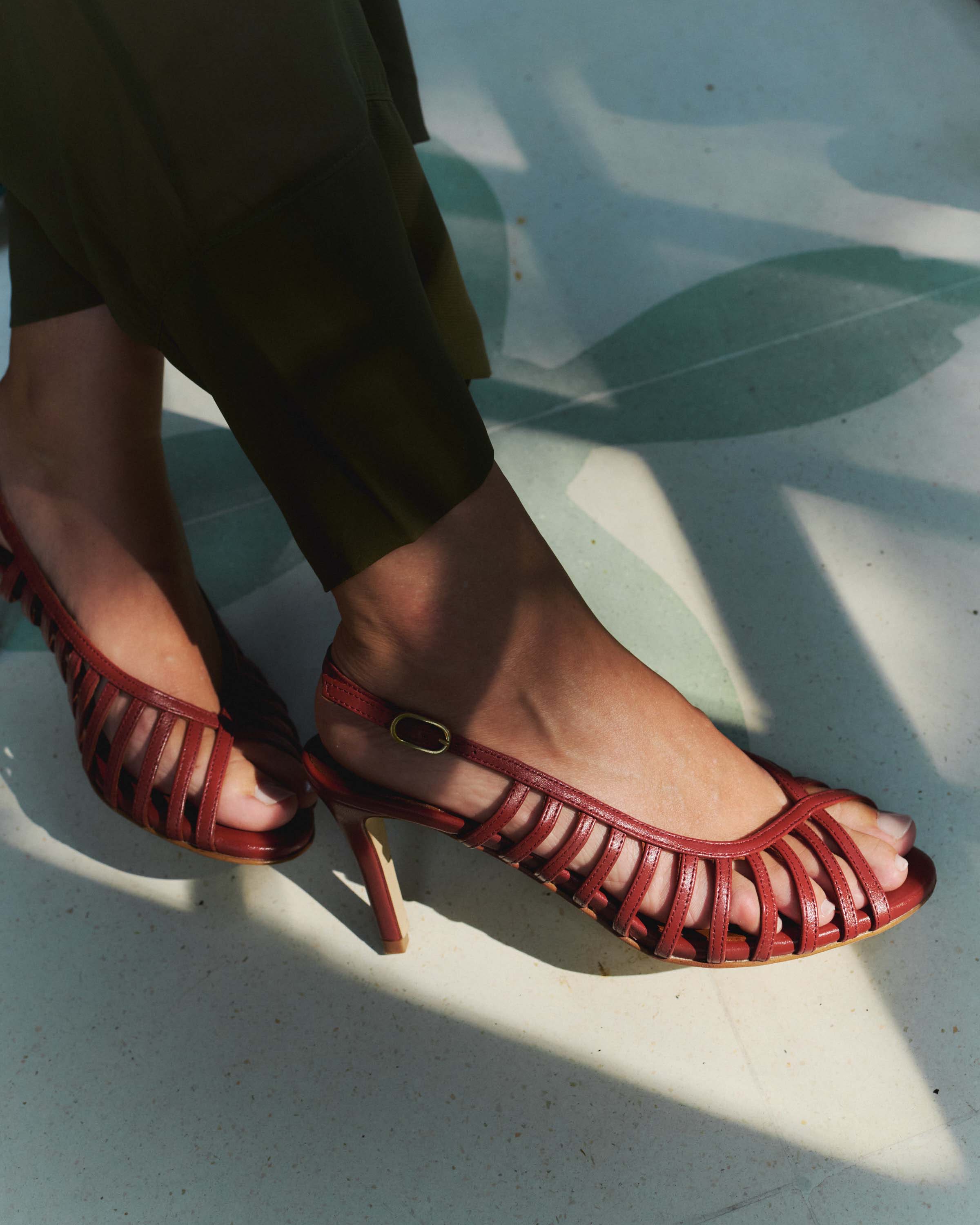 Carminho 75 Shiny lamb Pomegranate