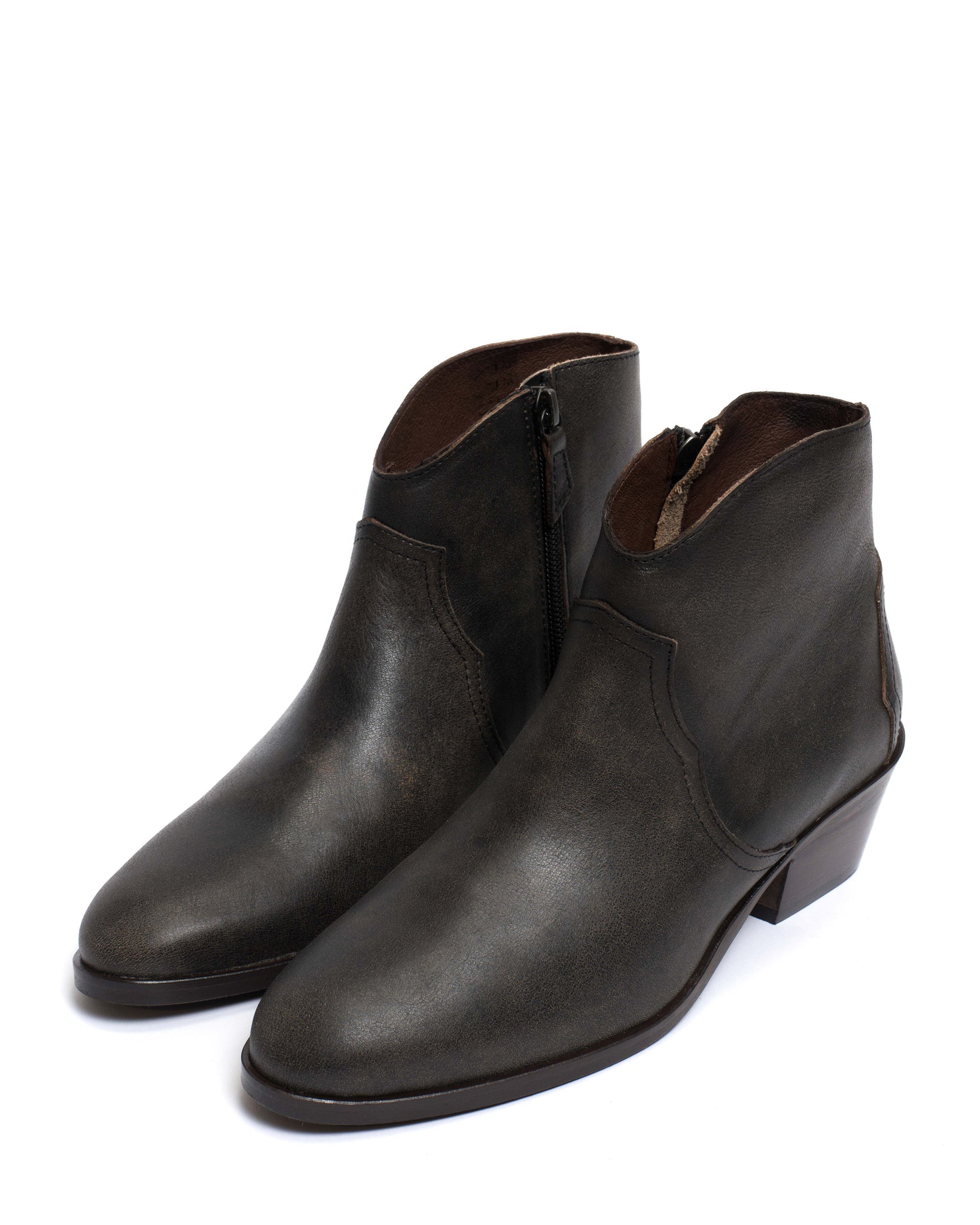 Fiona 35 Distressed vegetable tanned calf Off black - Anonymous Copenhagen