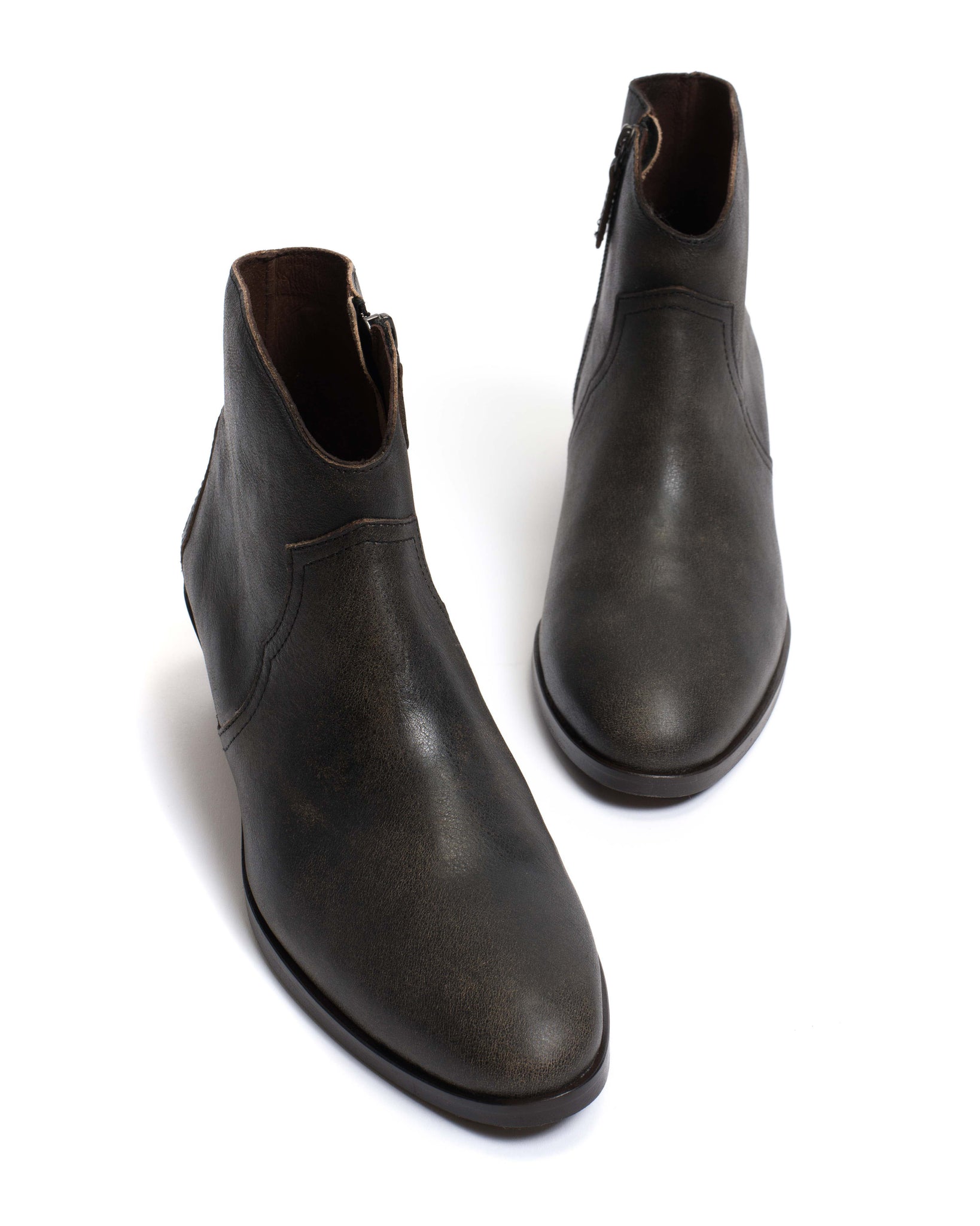 Fiona 35 Distressed vegetable tanned calf Off black - Anonymous Copenhagen