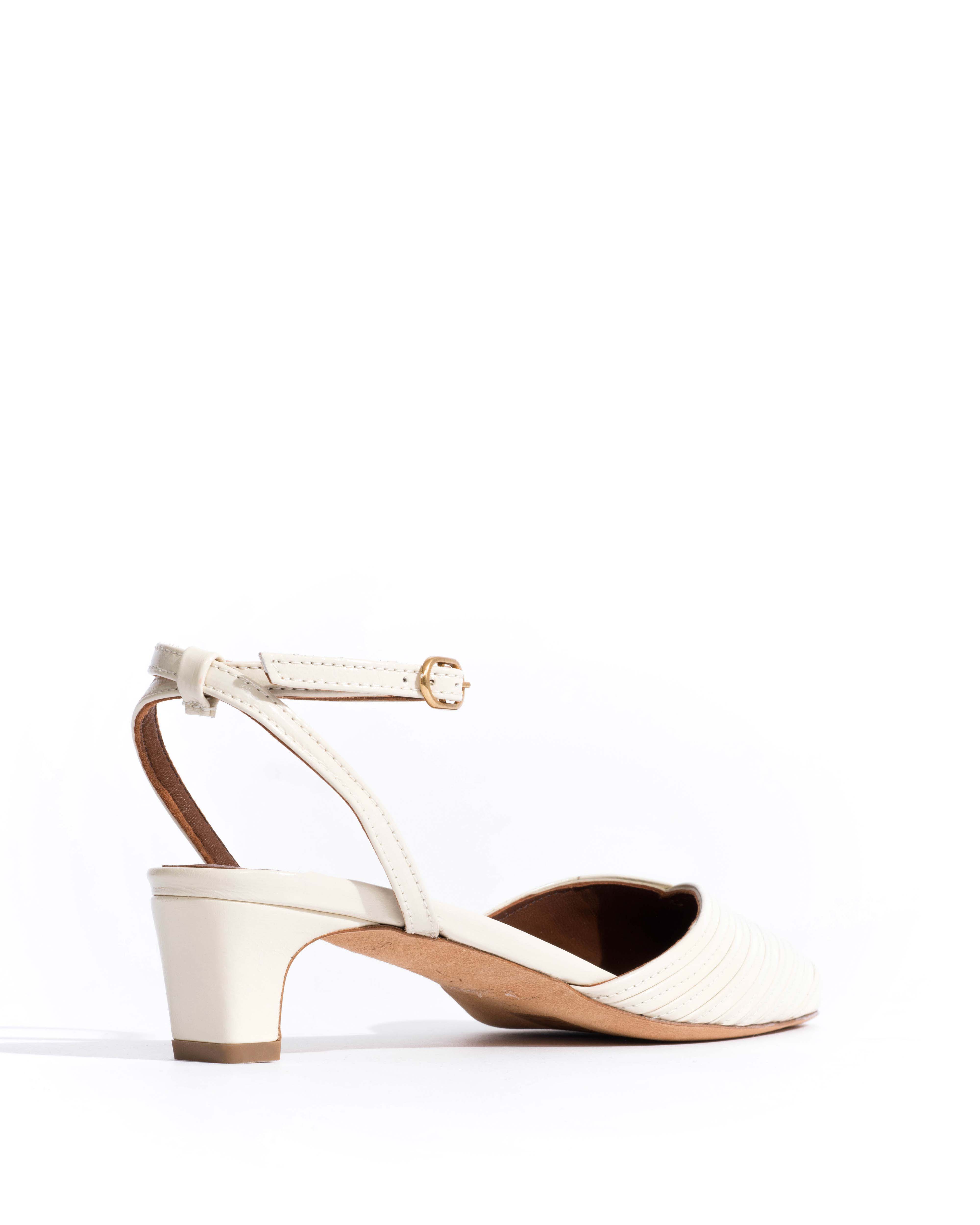 Givia 40 Crinkled polished goat White sand