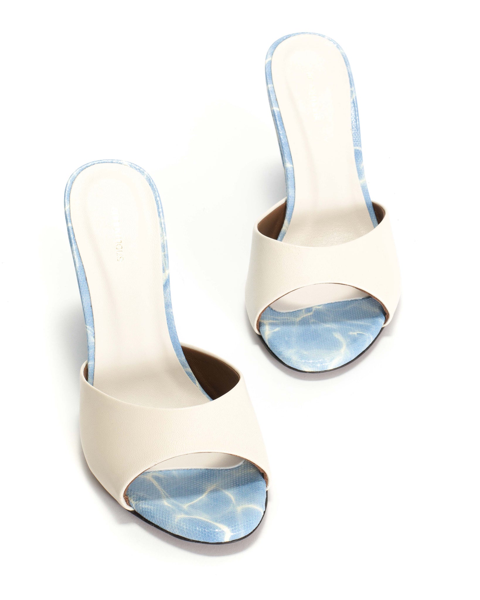 Gwen 75 wedge Shiny lamb & silky lamb print Milk white & pool blue - Anonymous Copenhagen