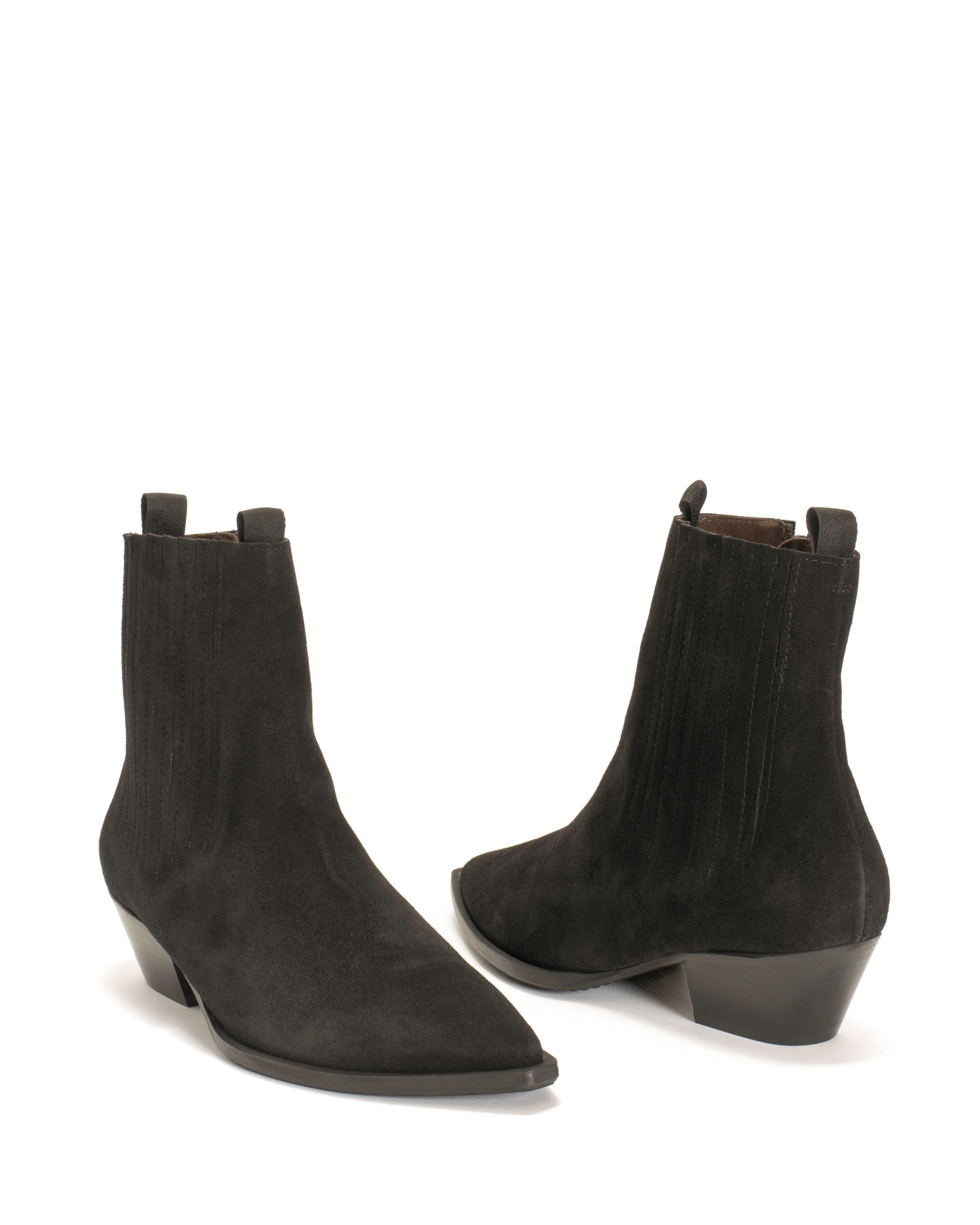 Hachi Calf suede Black