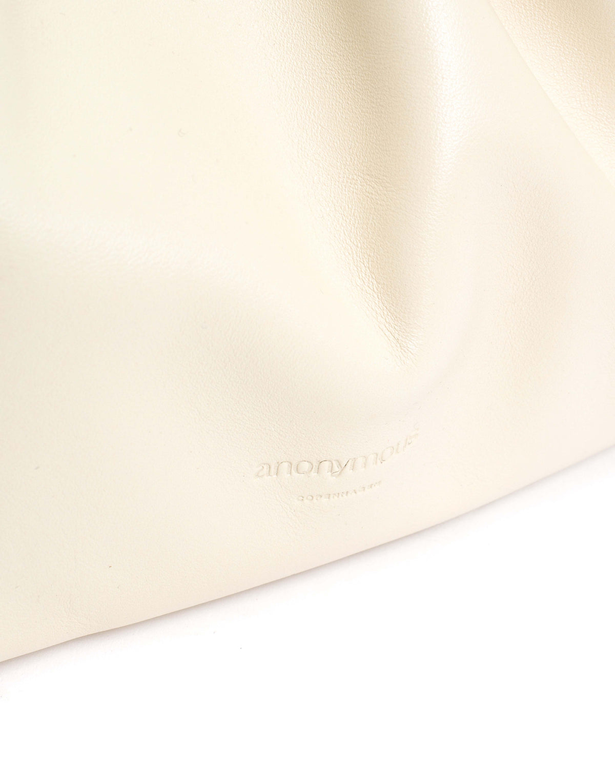 Hally classic cloud bag Shiny lamb White sand