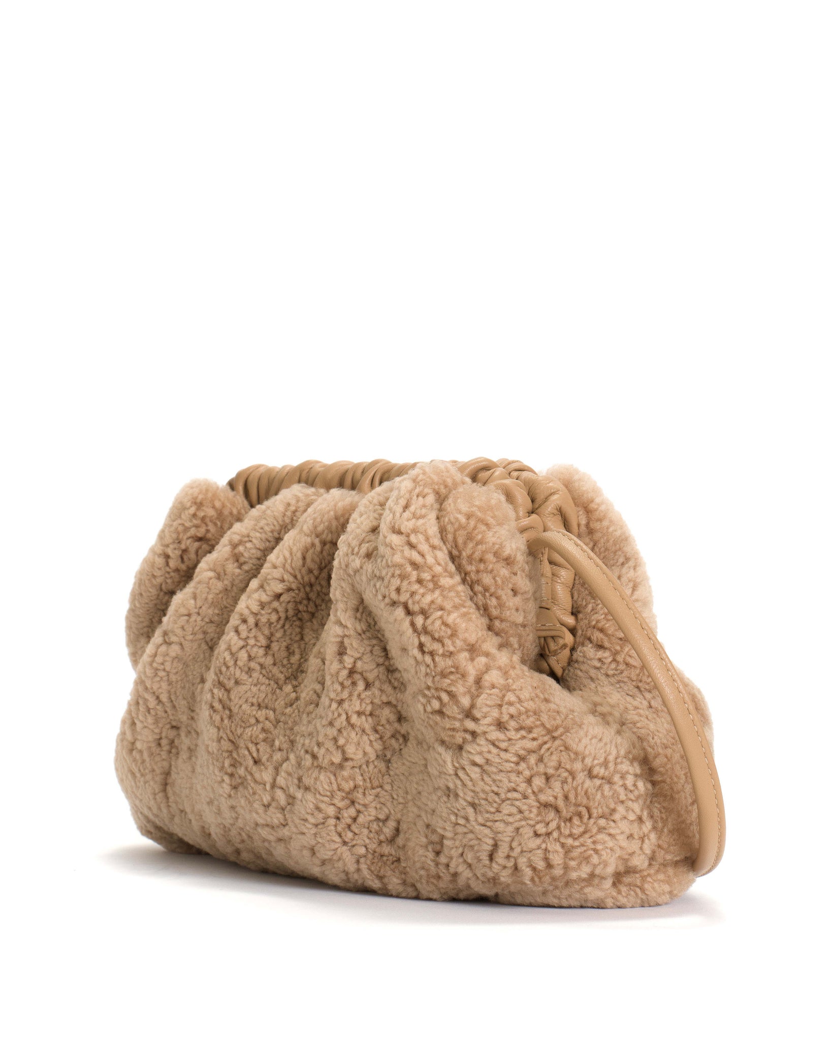 Hally petite cloud bag Shearling & Shiny lamb Desert sand - Anonymous Copenhagen
