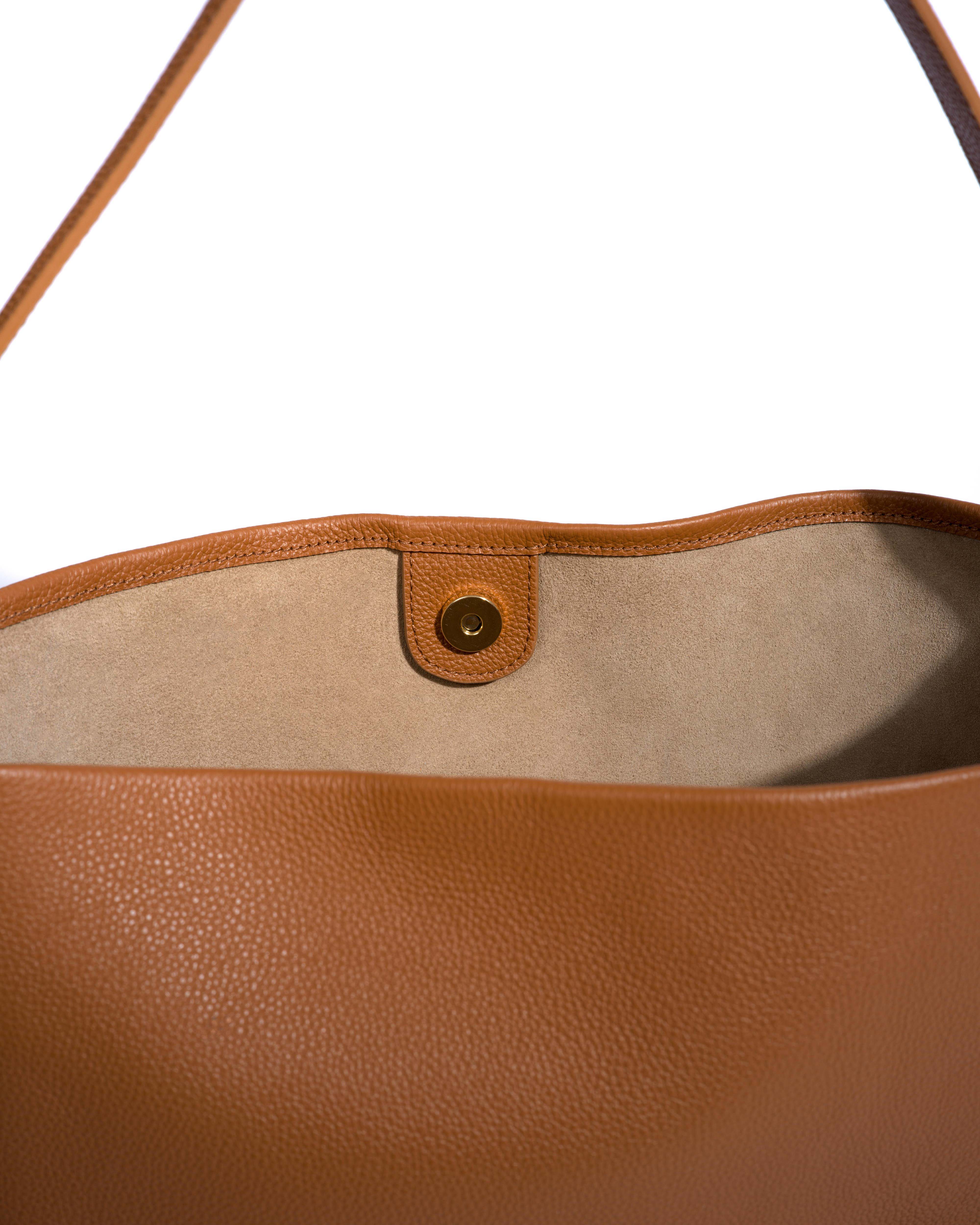 Versa everyday bag Pebbled soft calf Camel