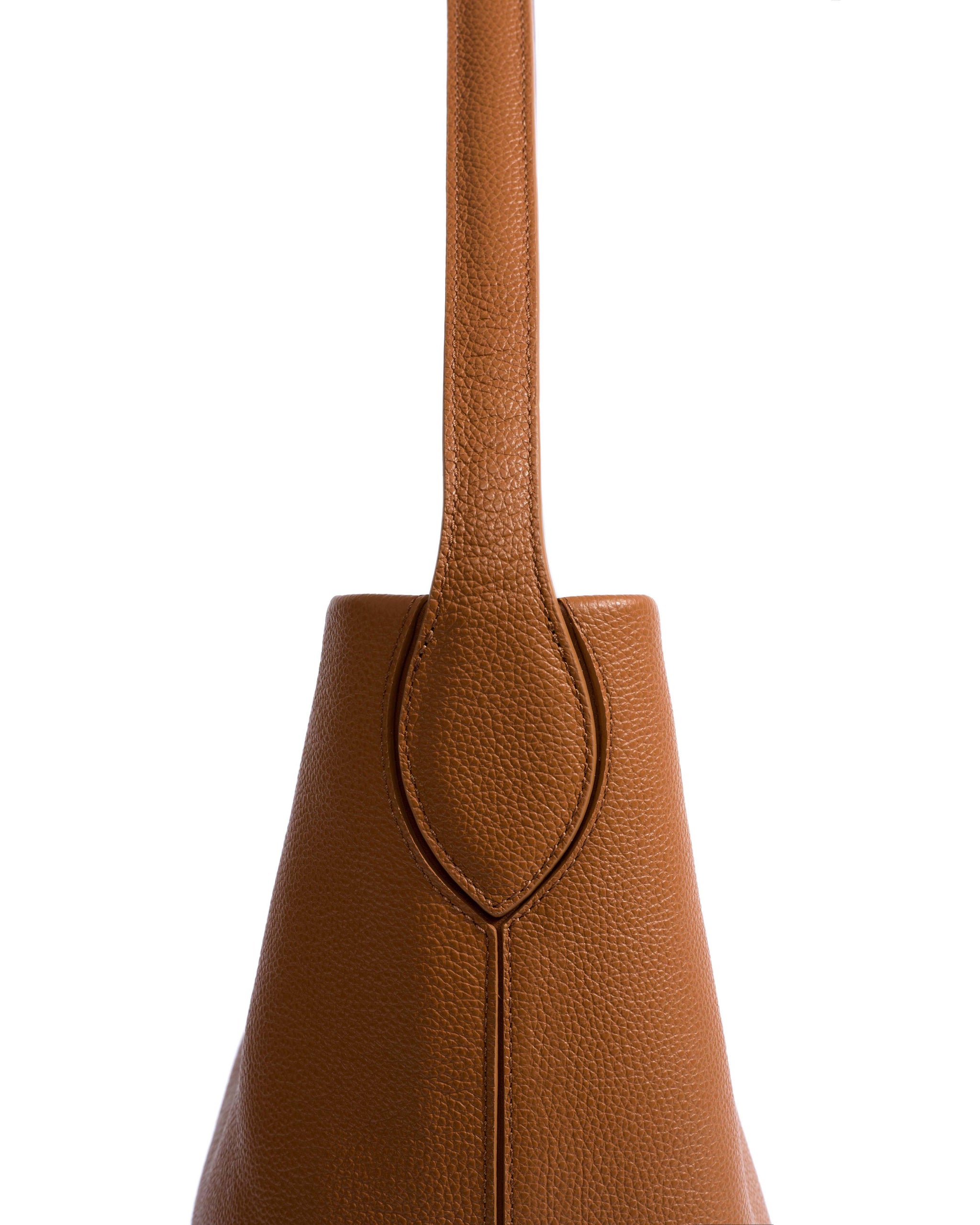 Versa everyday bag Pebbled soft calf Camel