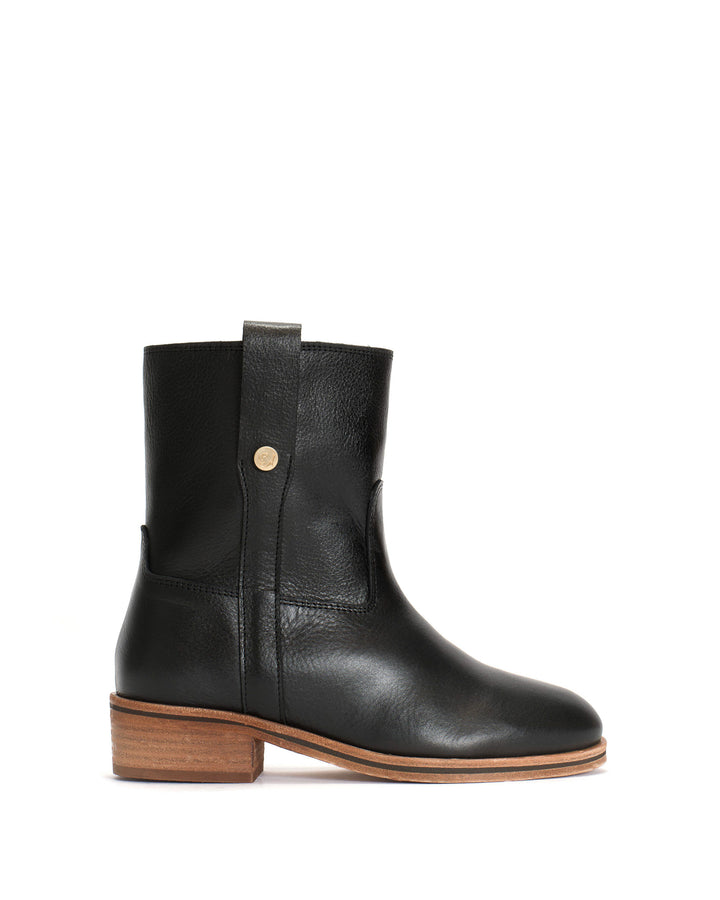 anonymous copenhagen Lona Glossy grained vegetable tanned calf Black