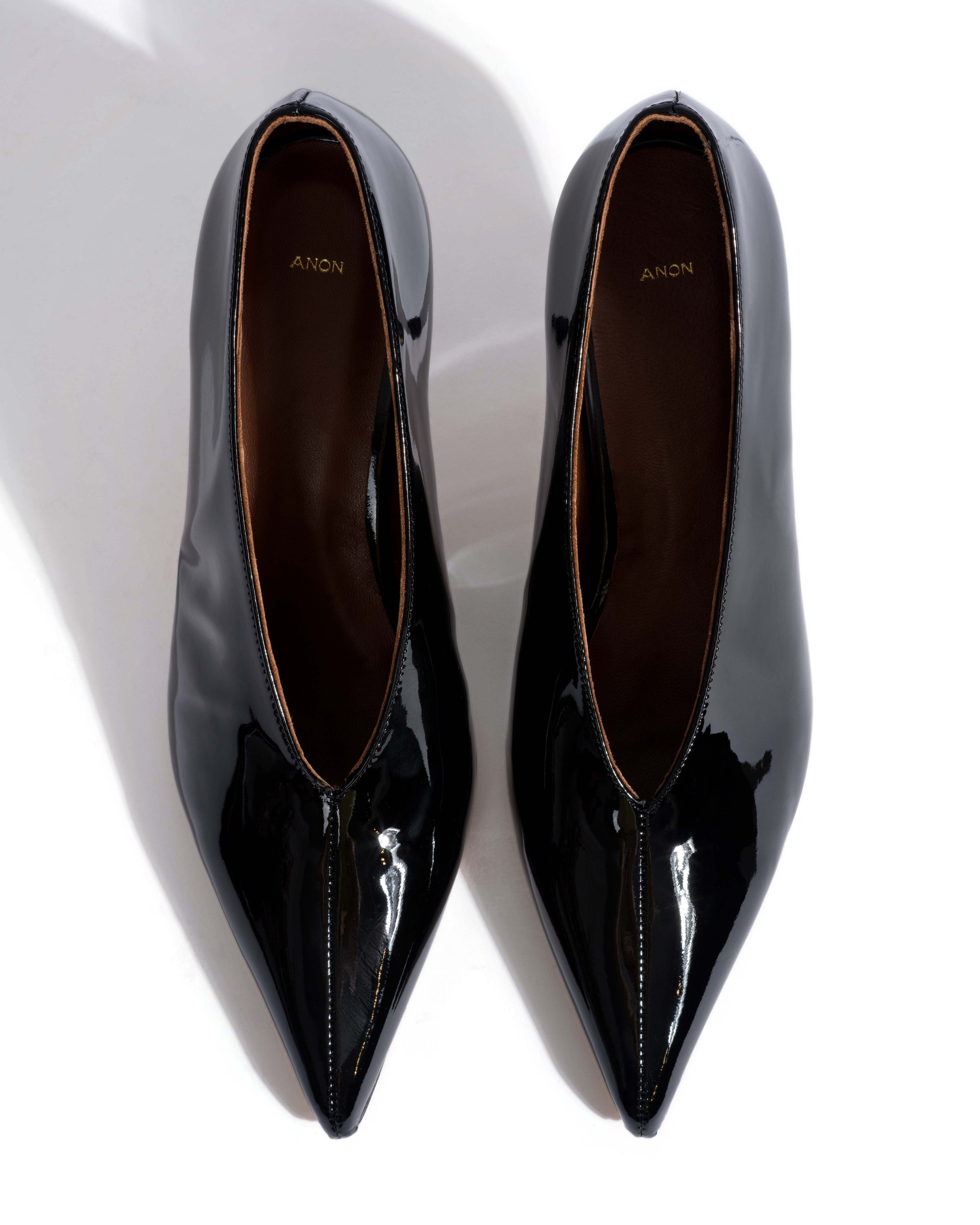 Phia 55 pin Polished soft calf Black