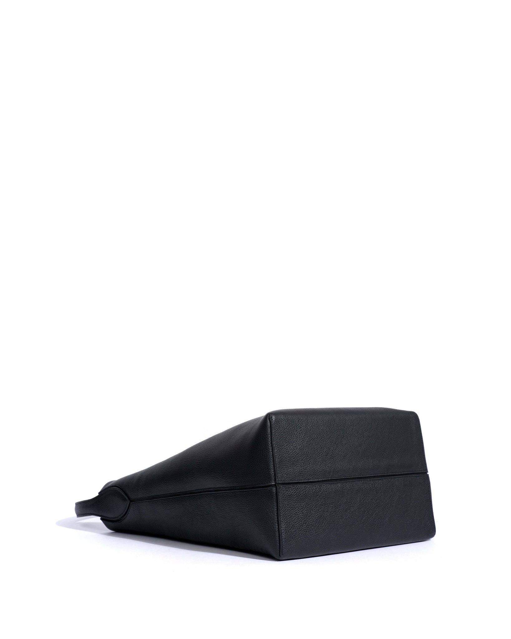 Versa everyday bag Pebbled soft calf Black