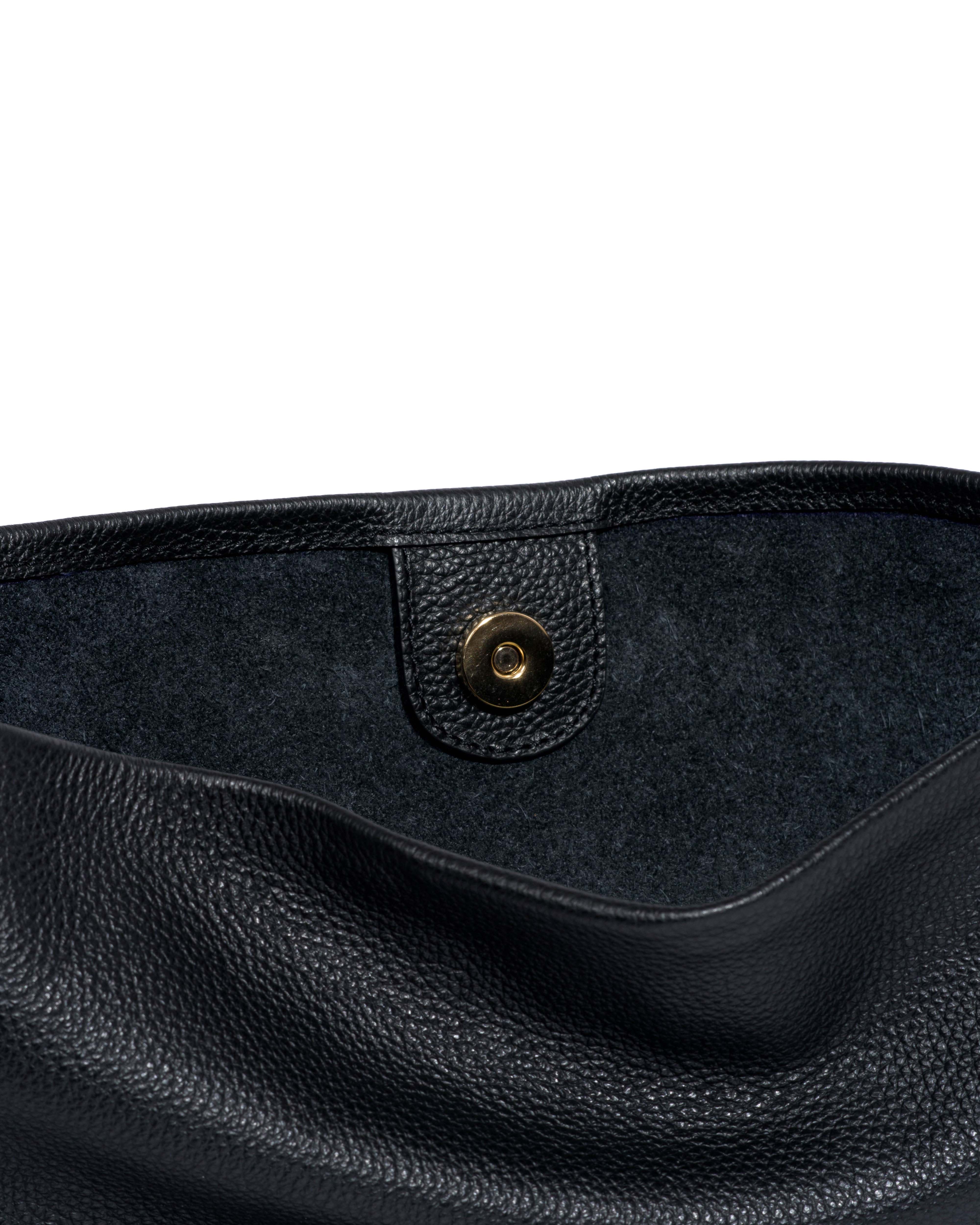 Versa slouchy everyday bag Pebbled soft calf Black