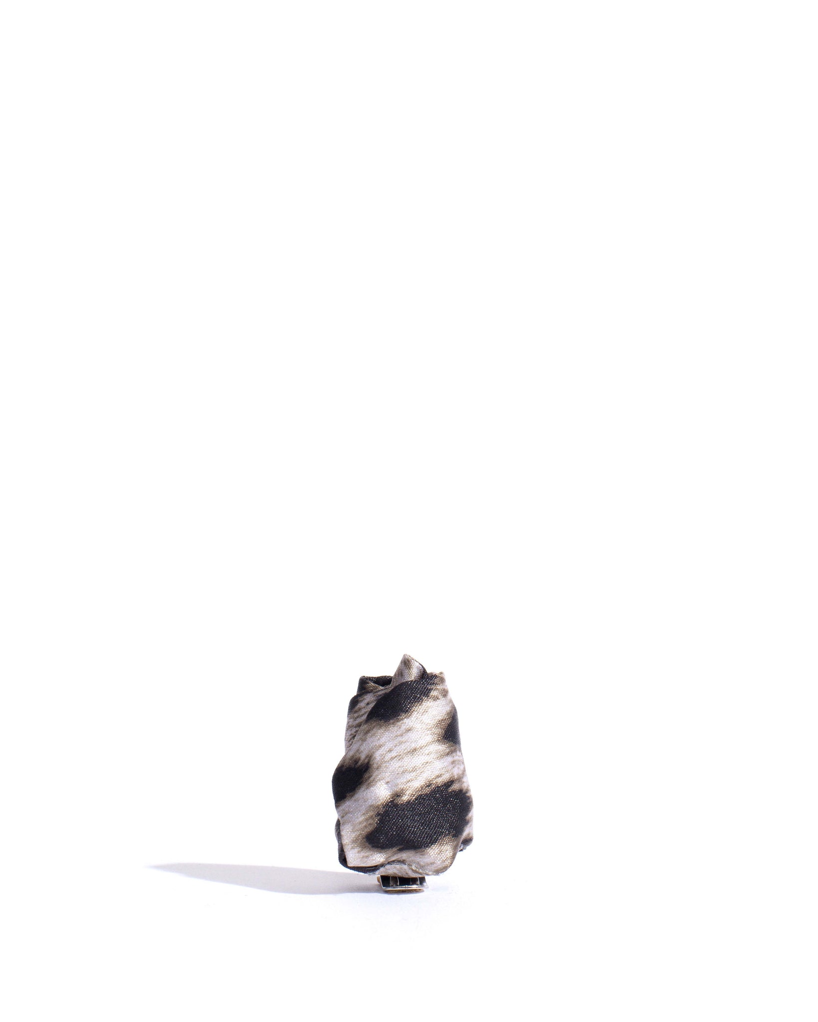 Tulip shoe clip Satin print Snow leopard
