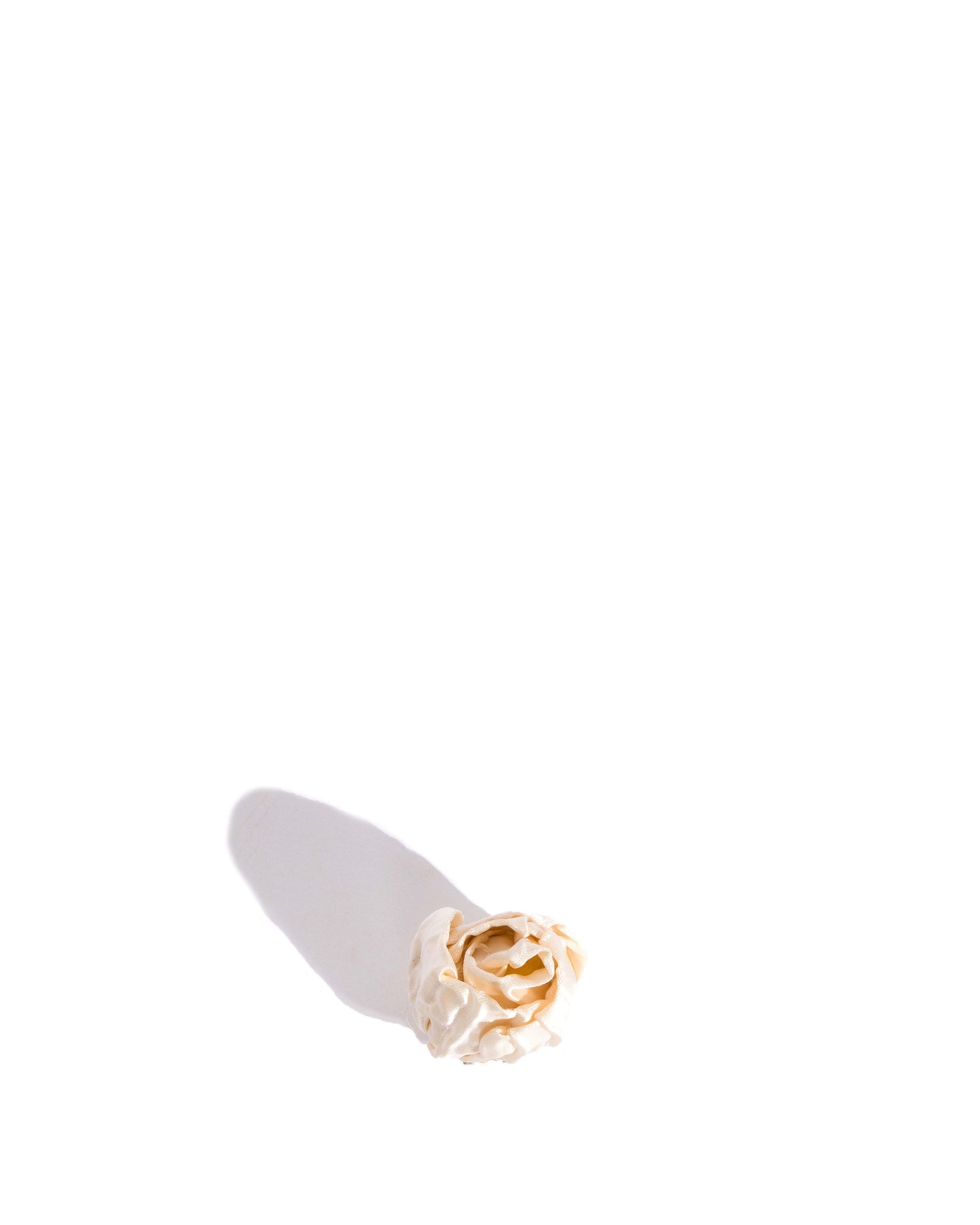 Tulip shoe clip Pleated satin Creamy white