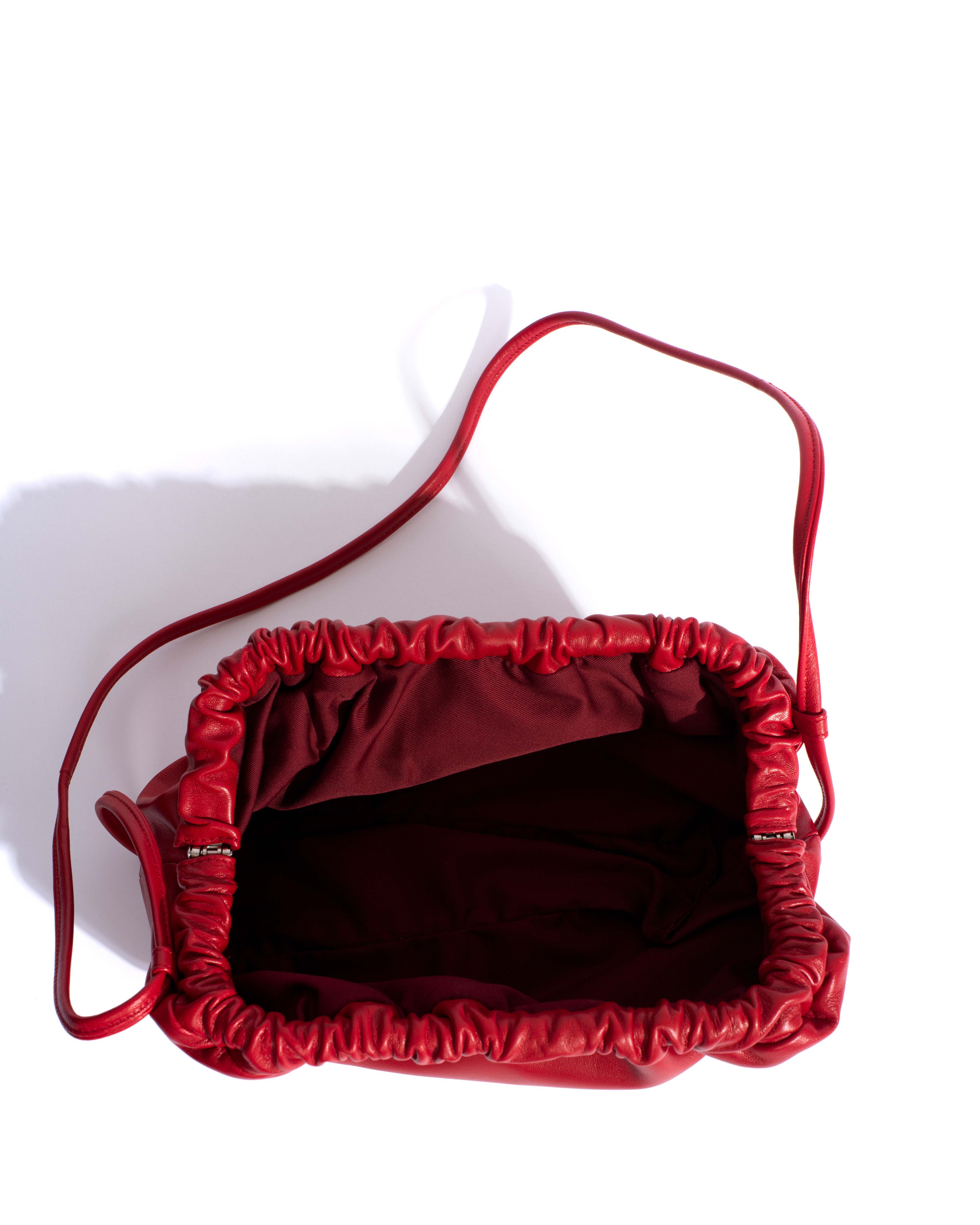 Hally grand cloud bag Shiny lamb Ruby red