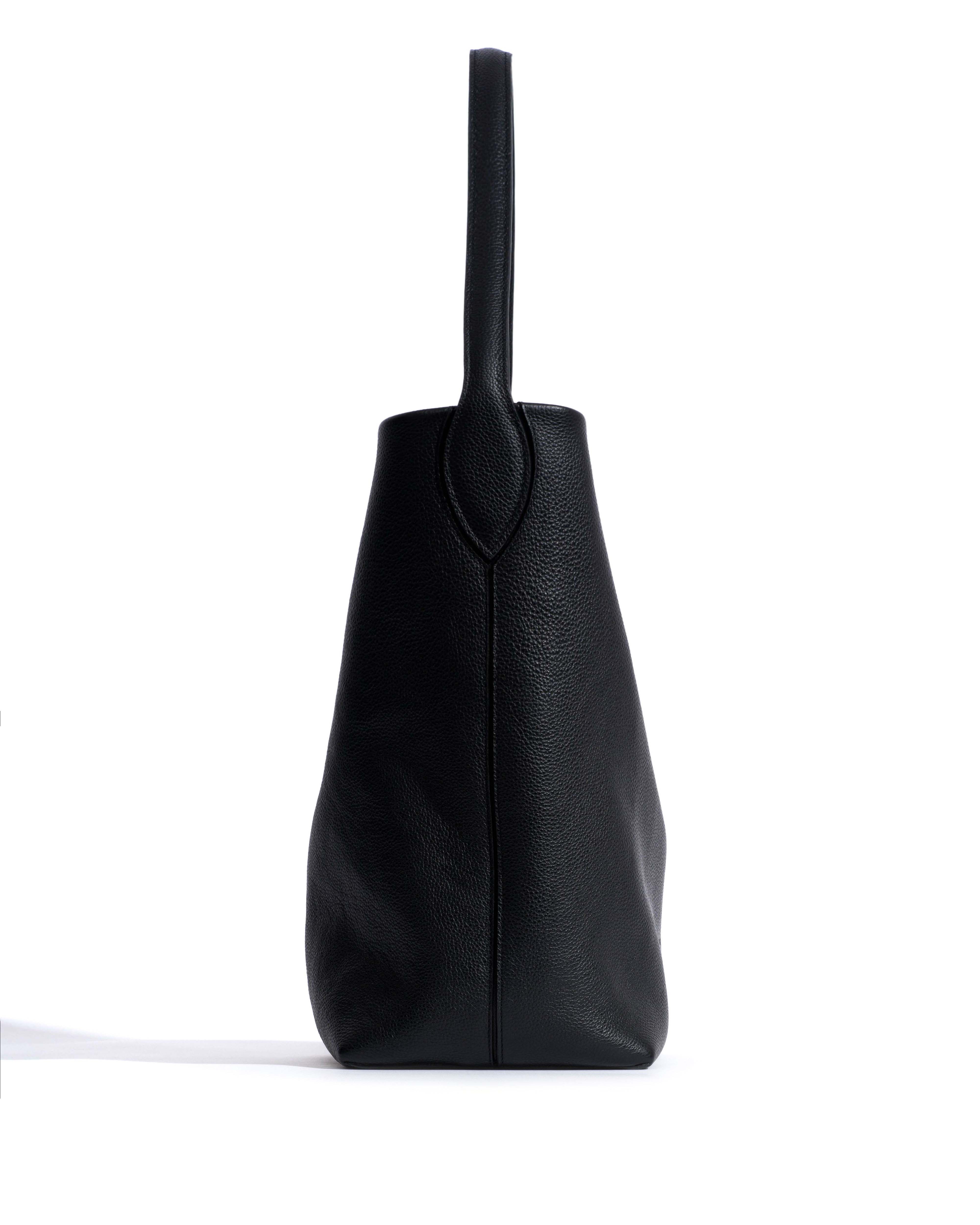 Versa everyday bag Pebbled soft calf Black