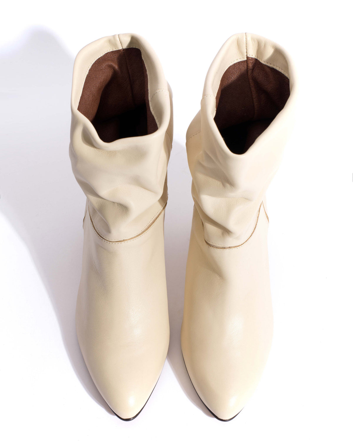 Jassi 50 stiletto Soft calf & suede leather White sand
