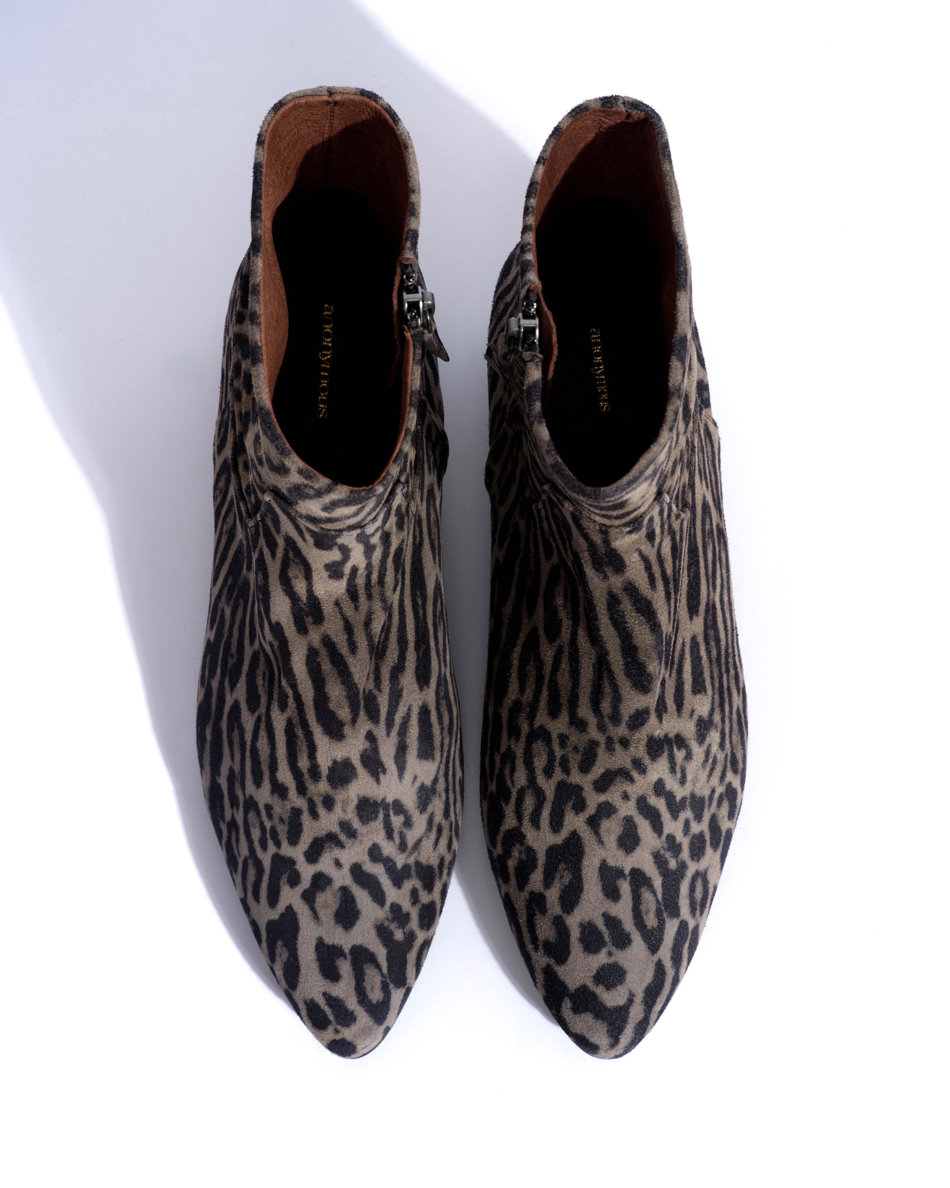 Morie 20 Calf suede print Snow leopard