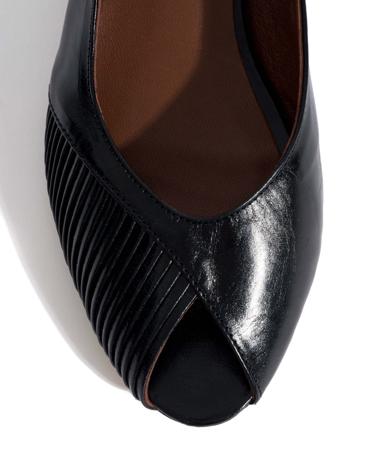 Cassandra 25 Crinkled polished goat Black