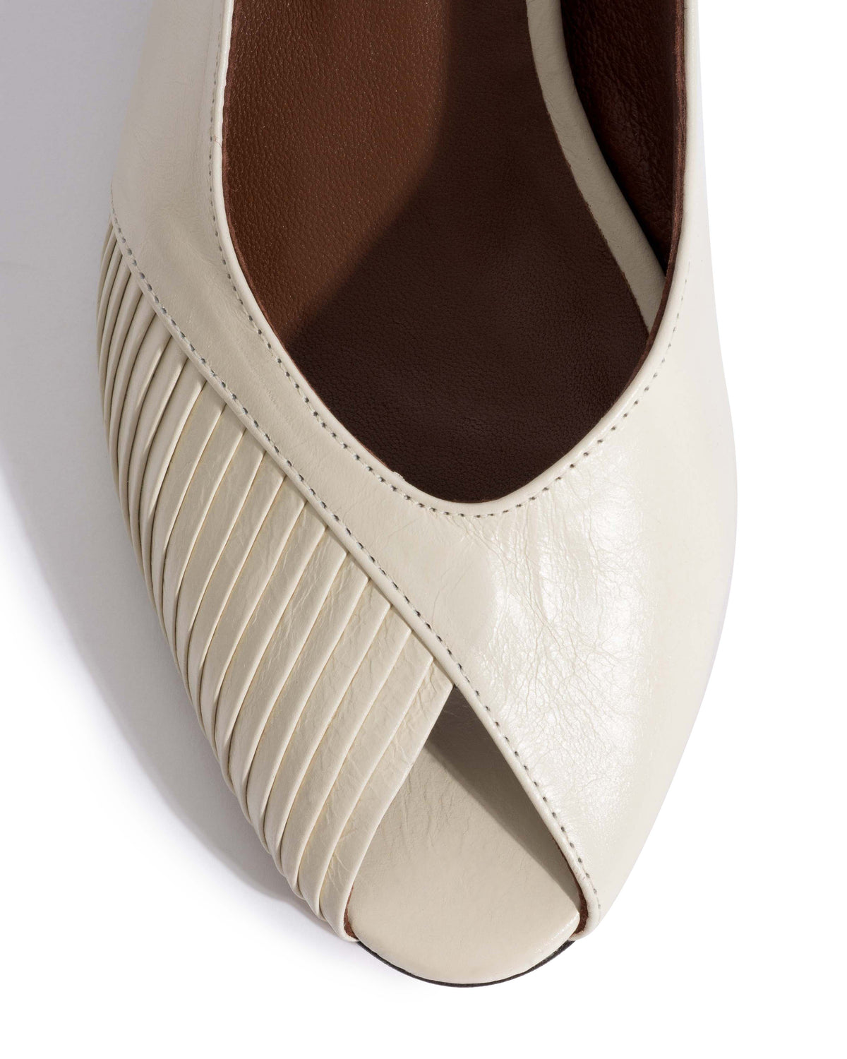 Cassandra 25 Crinkled polished goat White sand
