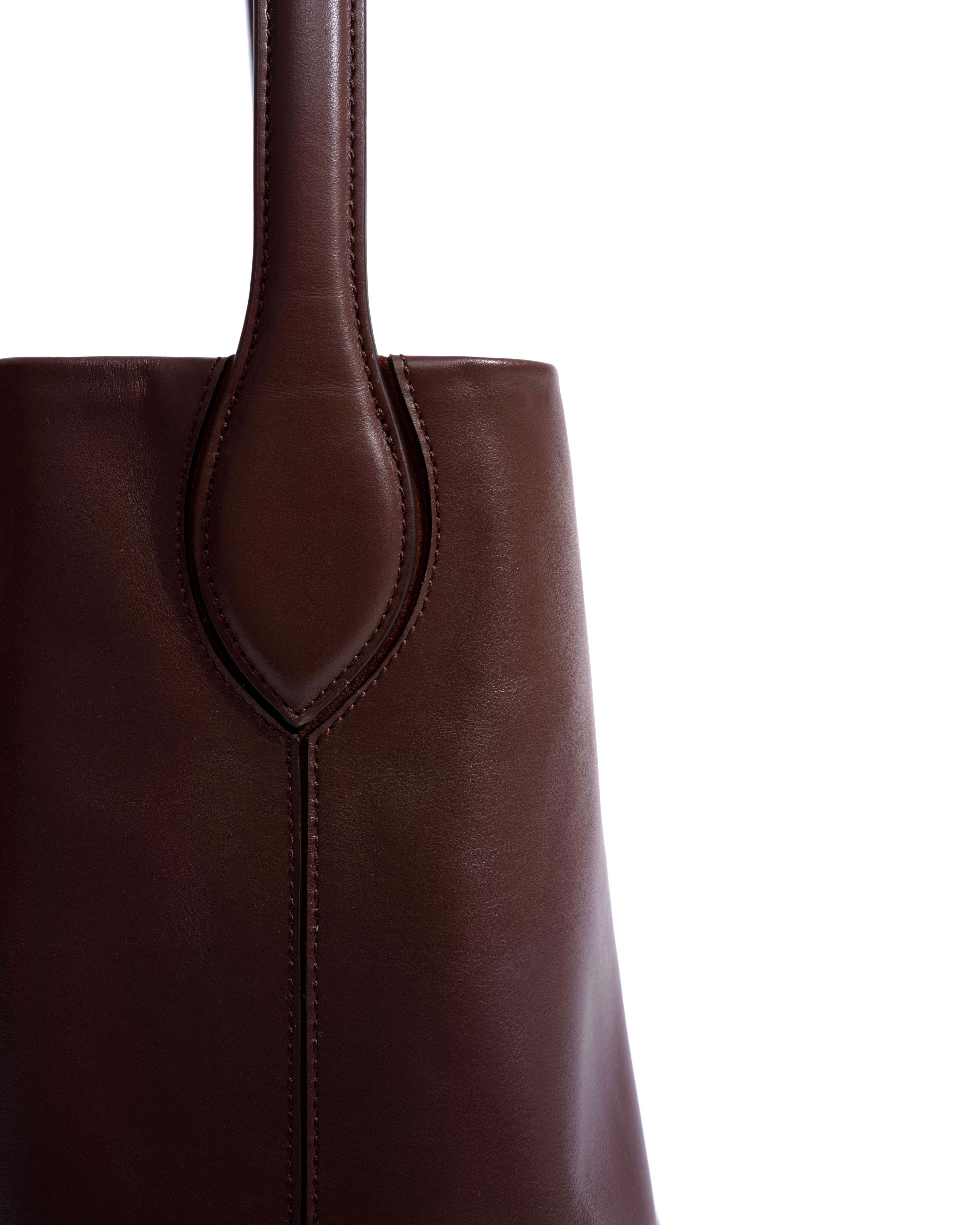 Versa slouchy everyday bag Soft calf Chocolate