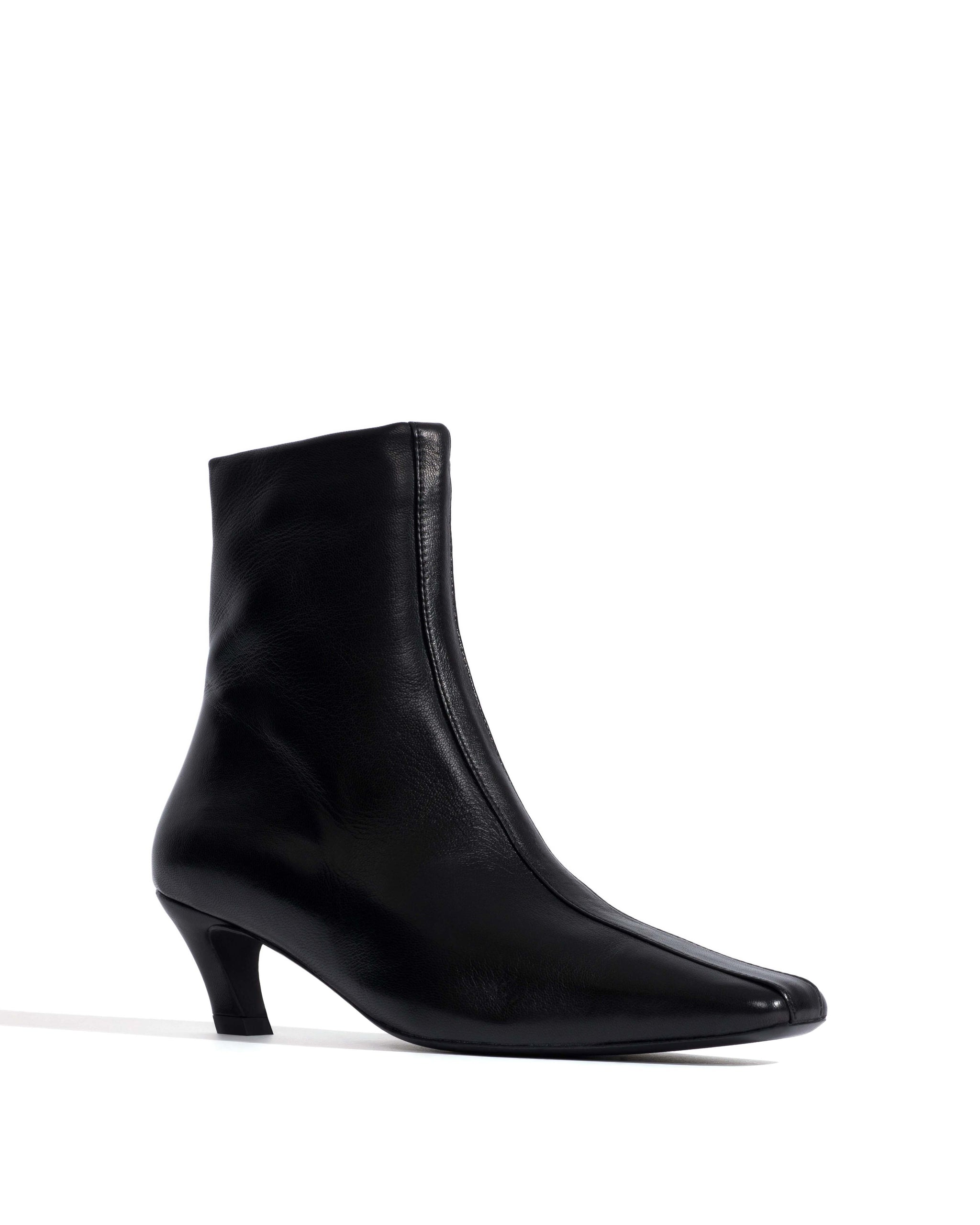 Leyla Shiny lamb Black