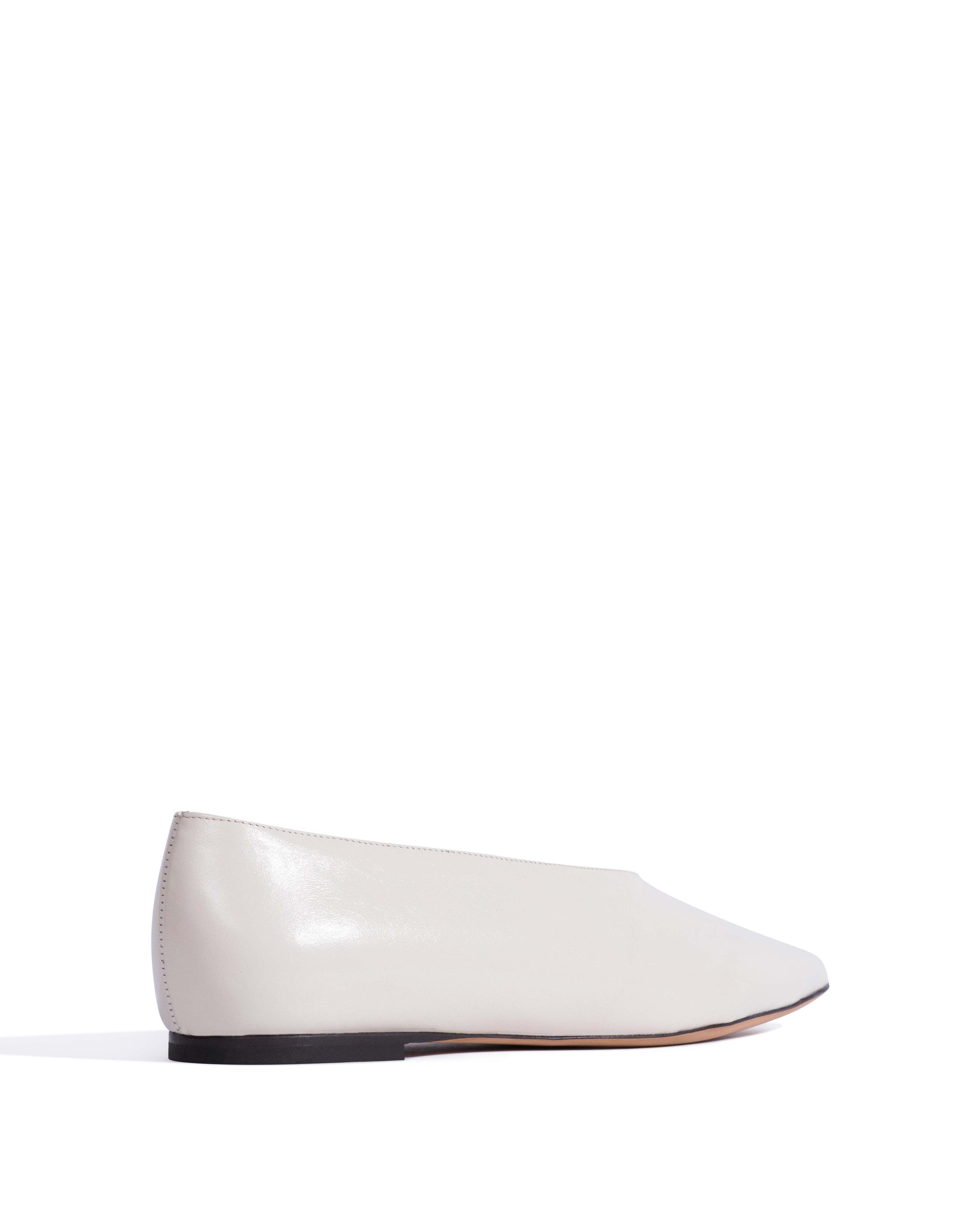 Phia 10 Crinkled polished goat White sand - Anonymous Copenhagen Flat sandals