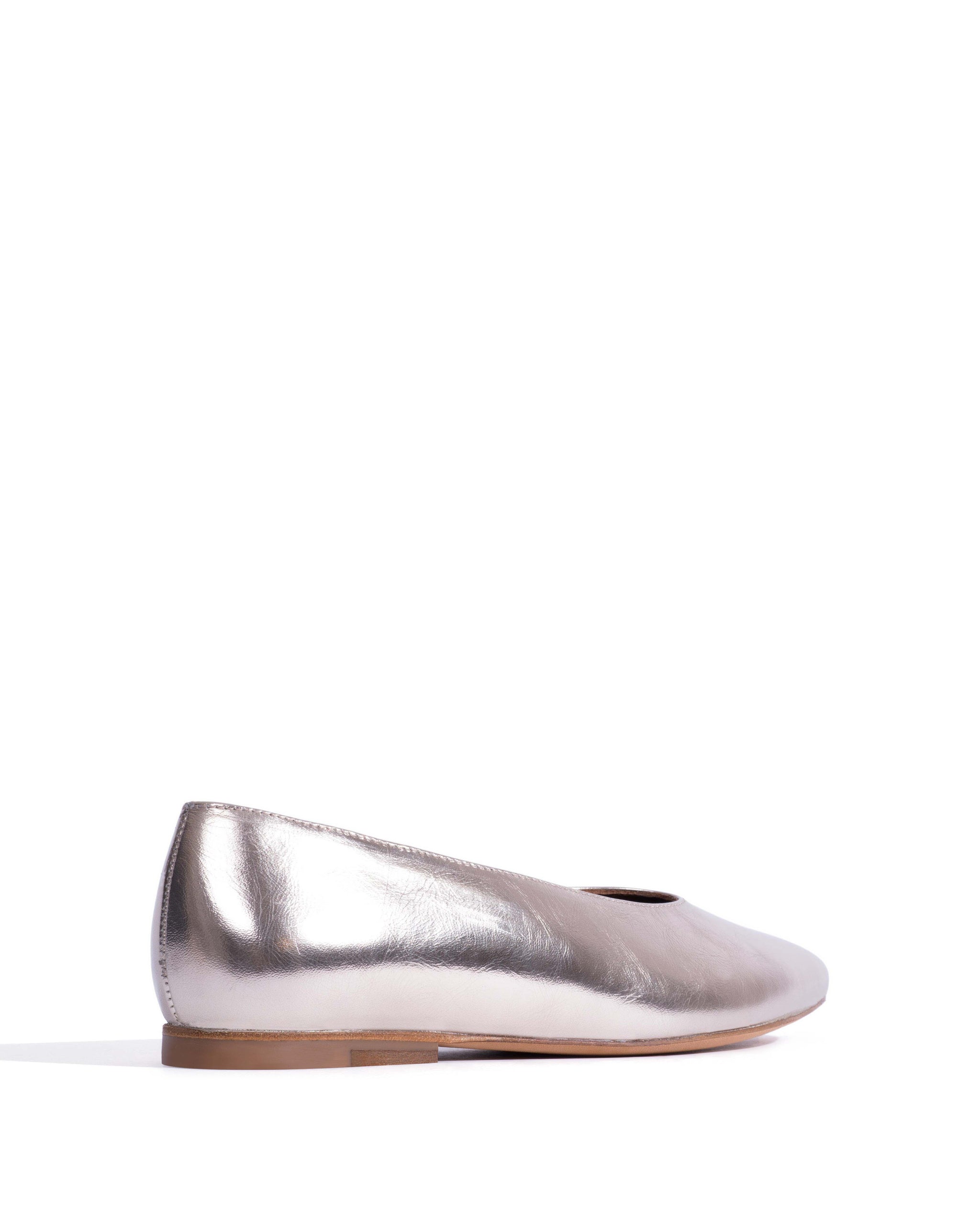 Silja 10 Crinkled metallic lamb Vintage champagne - Anonymous Copenhagen Flat sandals
