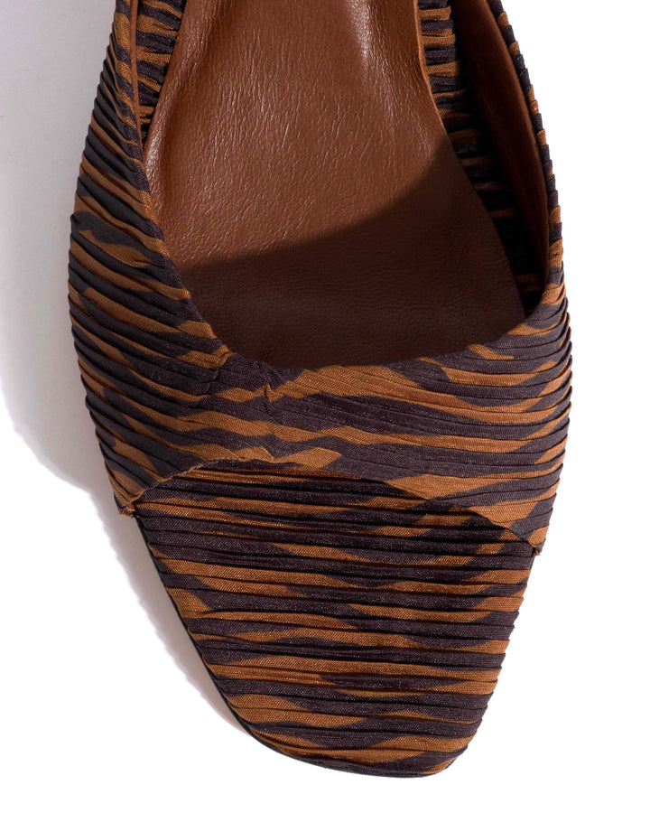 Mazy 55 Pleated zebra Chocolate shades– Anonymous Copenhagen DK