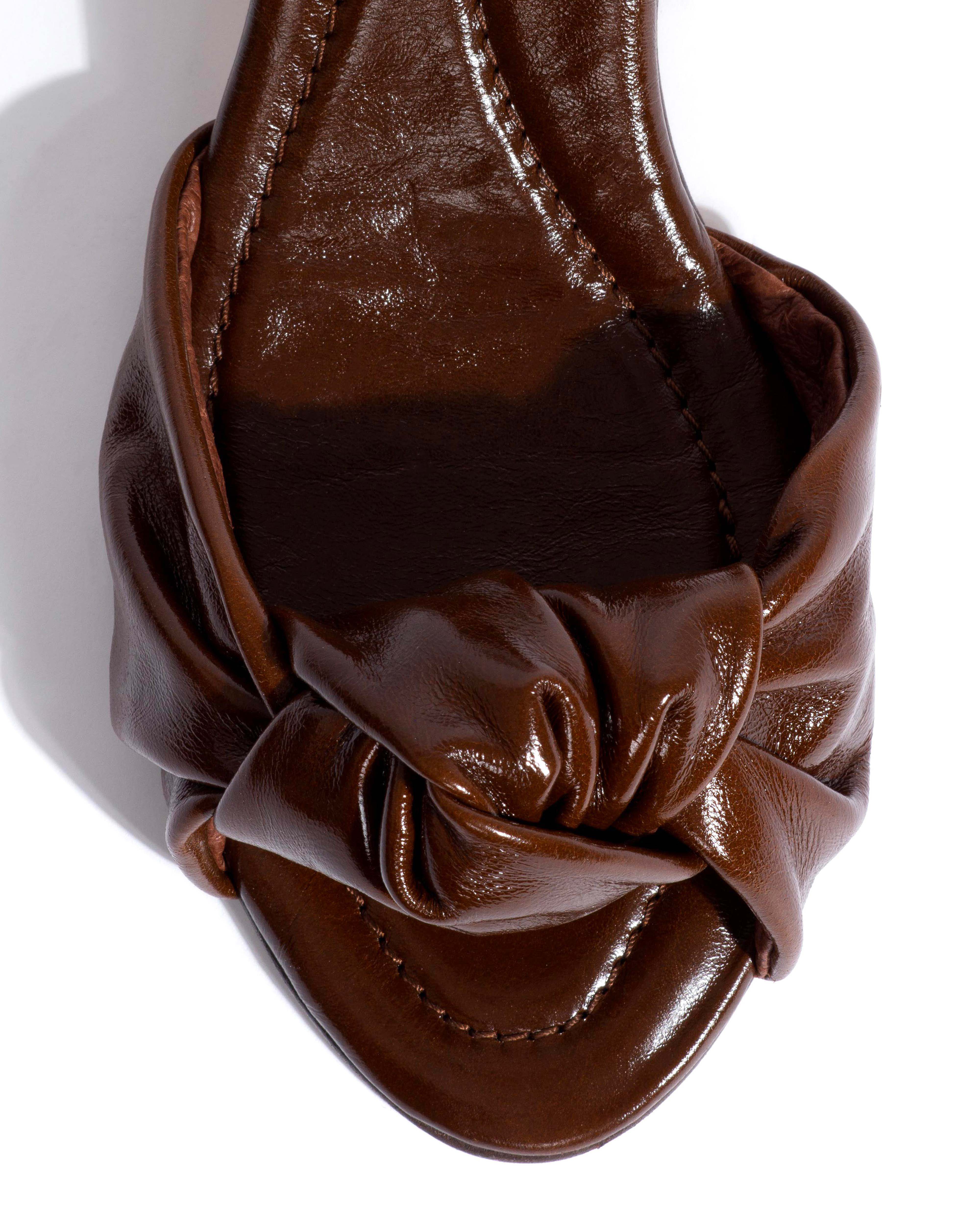 Curvey 50 Crinkled polished goat Caramel brown