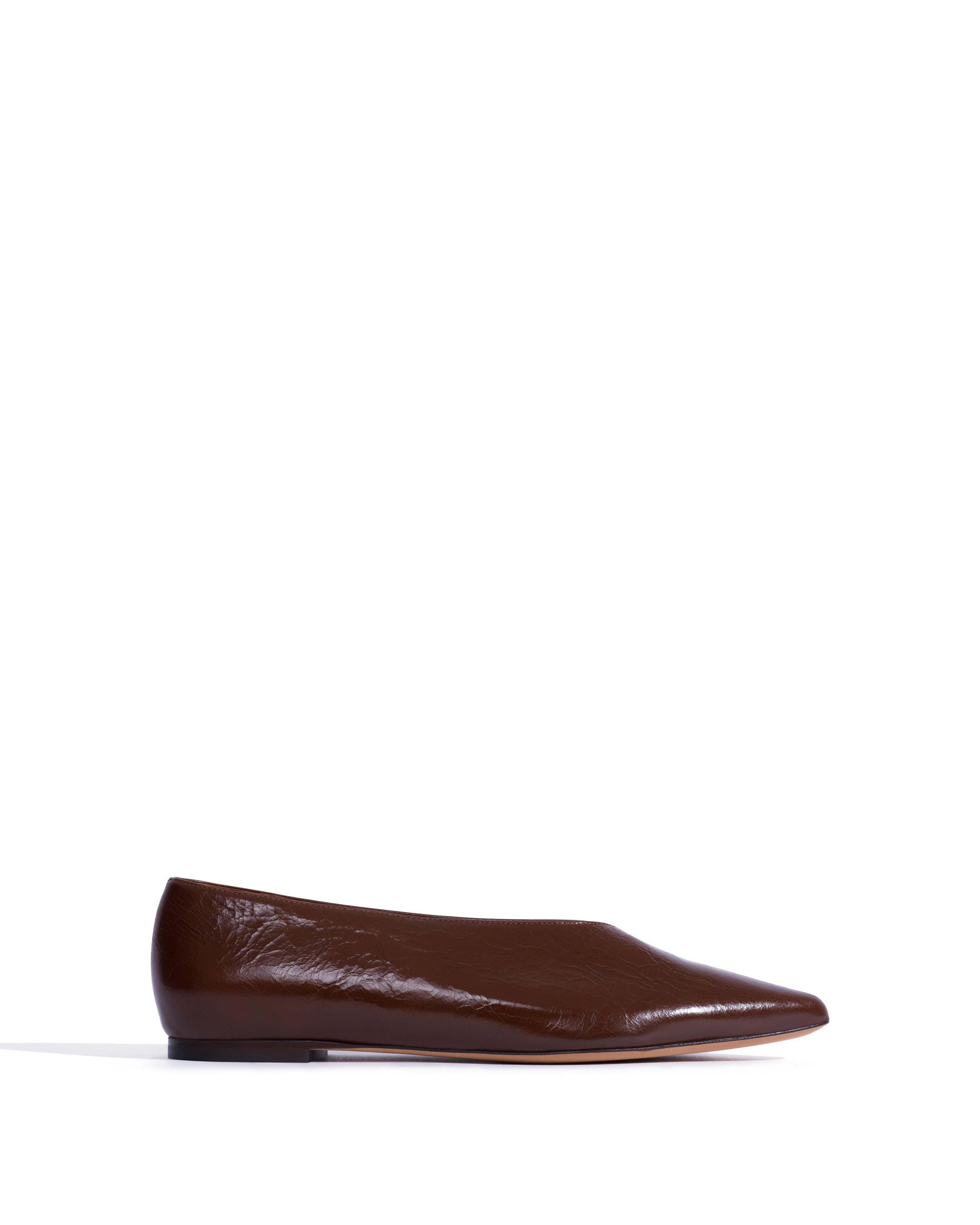 Phia 10 Crinkled polished goat Caramel brown - Anonymous Copenhagen Flat sandals