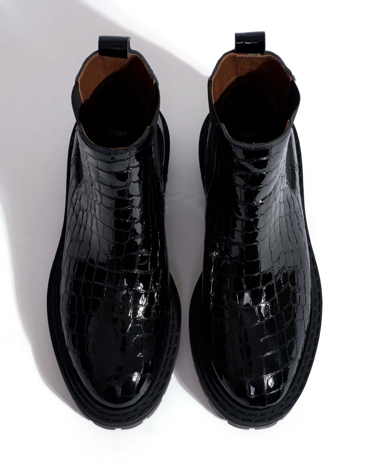 Haily low cut Polished croco calf Black