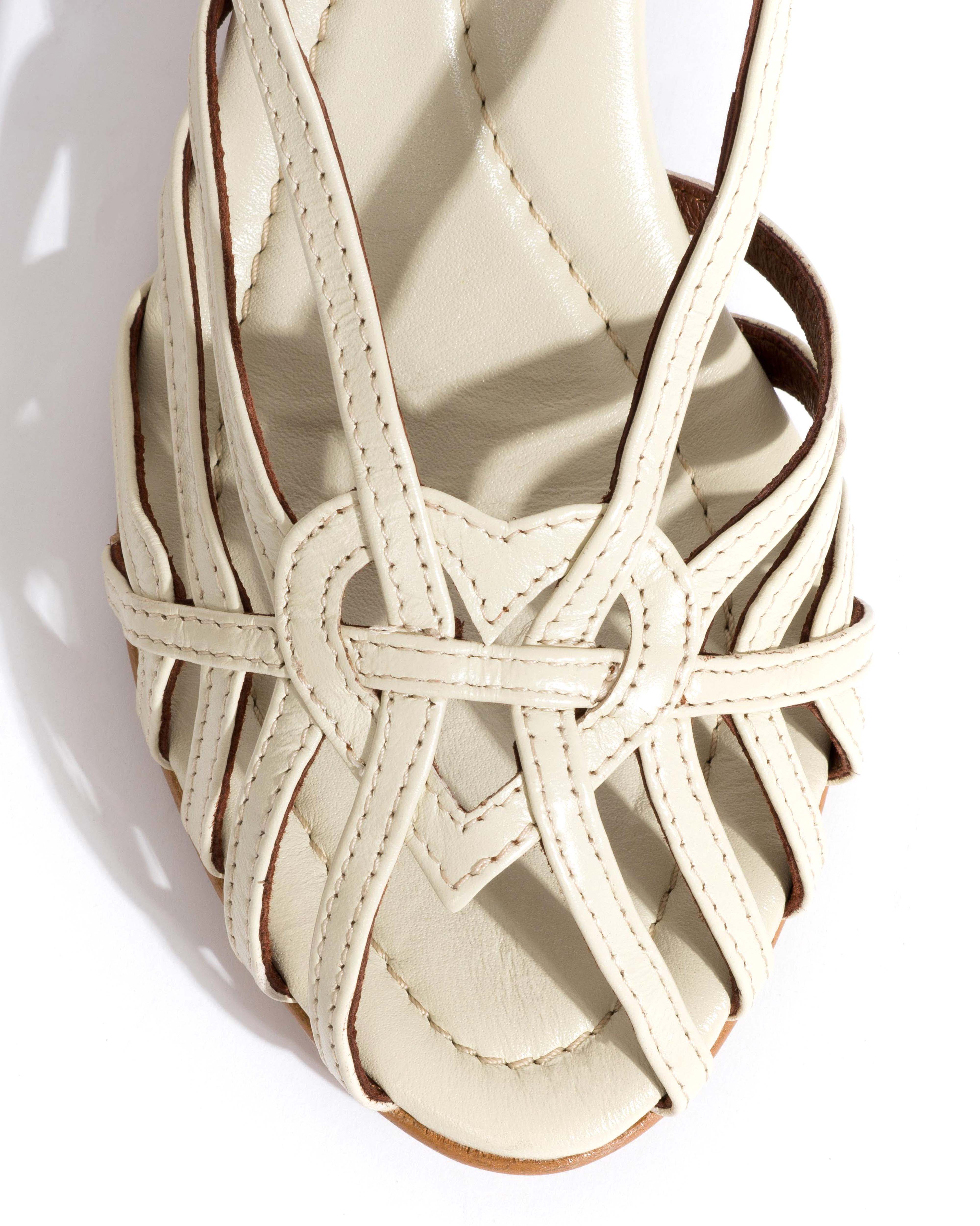 Briddie 50 heart Shiny lamb White sand