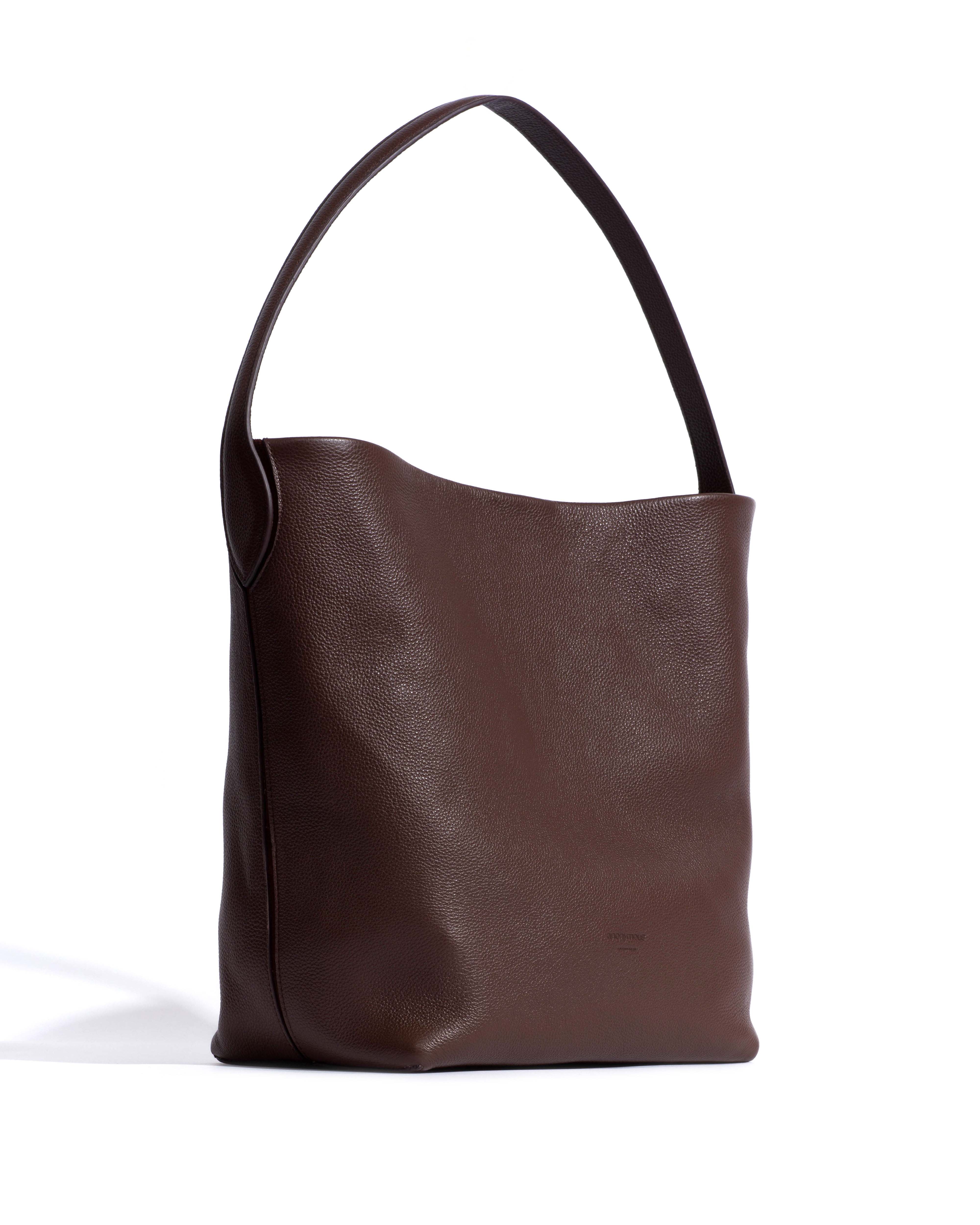 Versa everyday bag Pebbled soft calf Chocolate