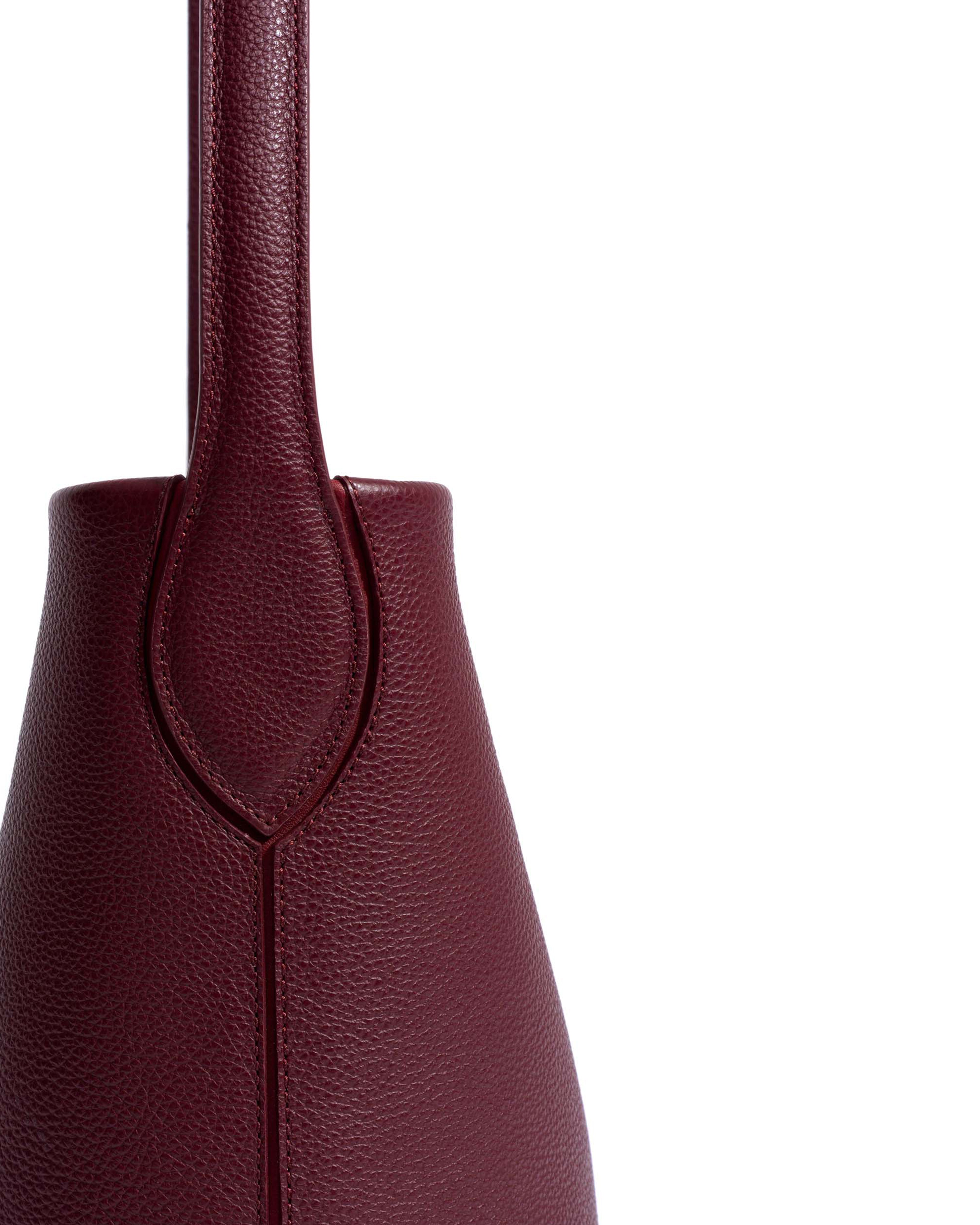 Versa petite bag Pebbled soft calf Pomegranate