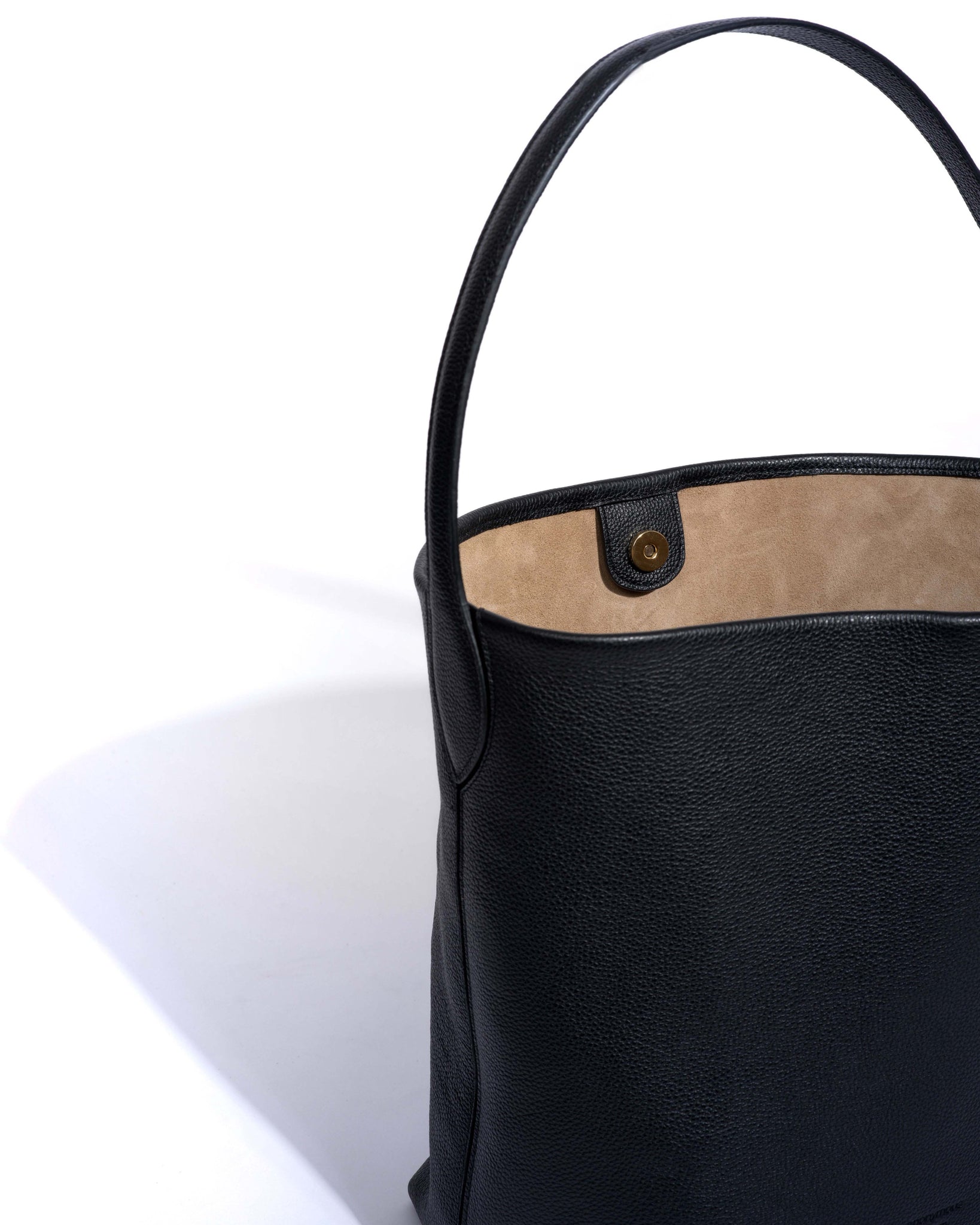 Versa everyday bag Pebbled soft calf Black