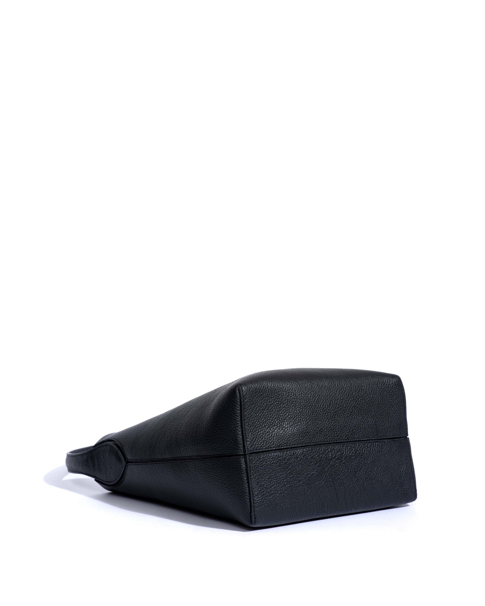 Versa petite bag Pebbled soft calf Black