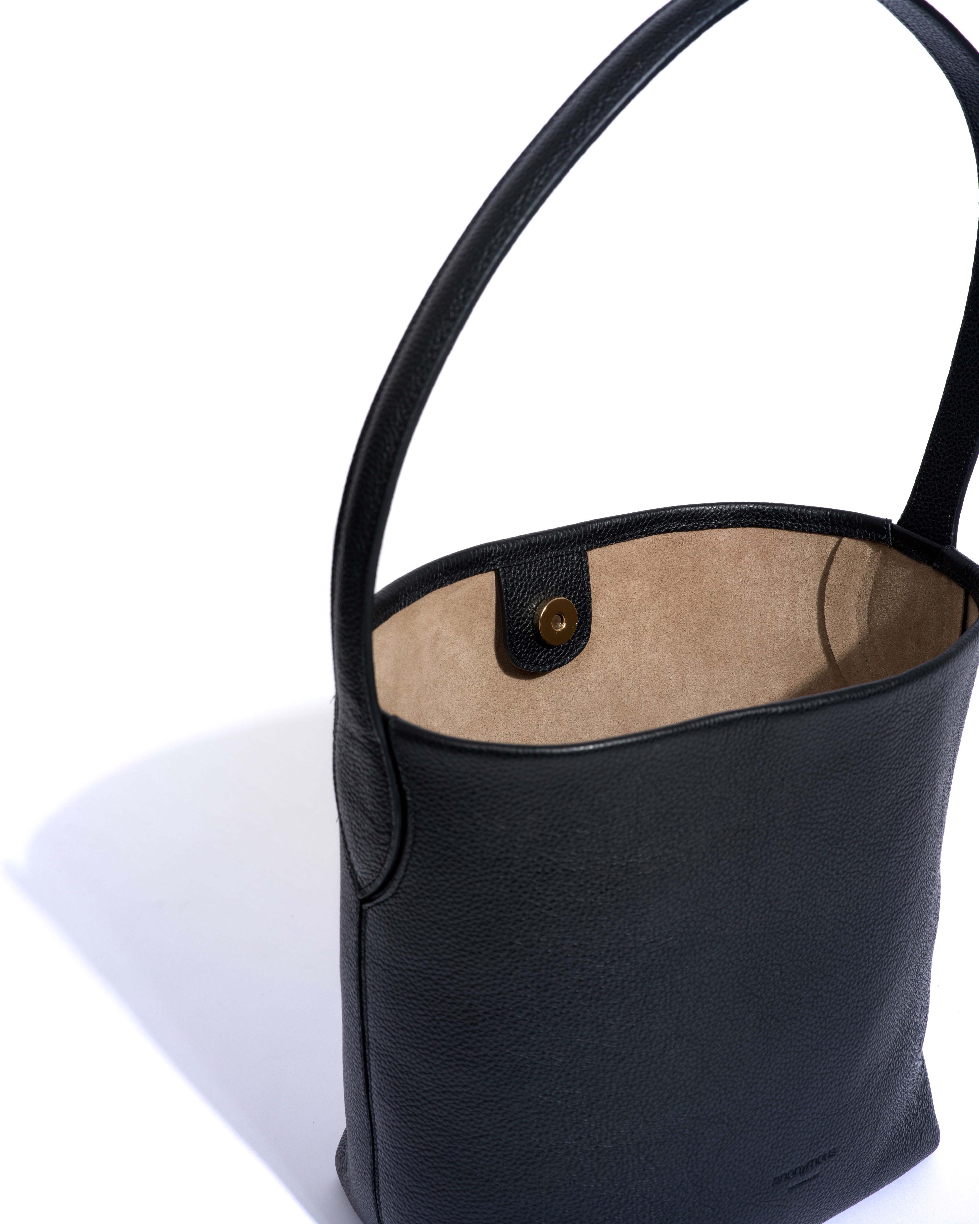 Versa petite bag Pebbled soft calf Black