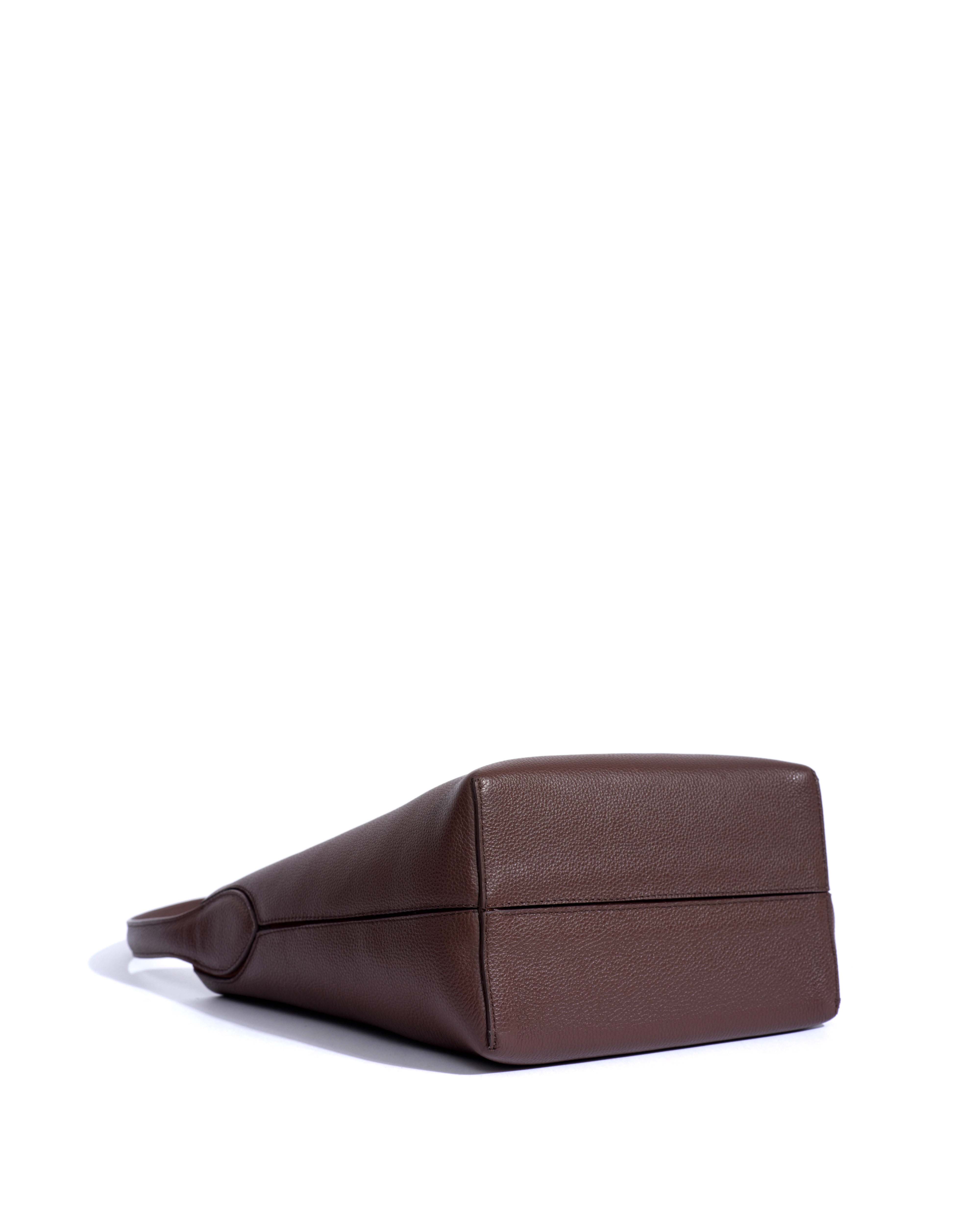 Versa petite bag Pebbled soft calf Chocolate