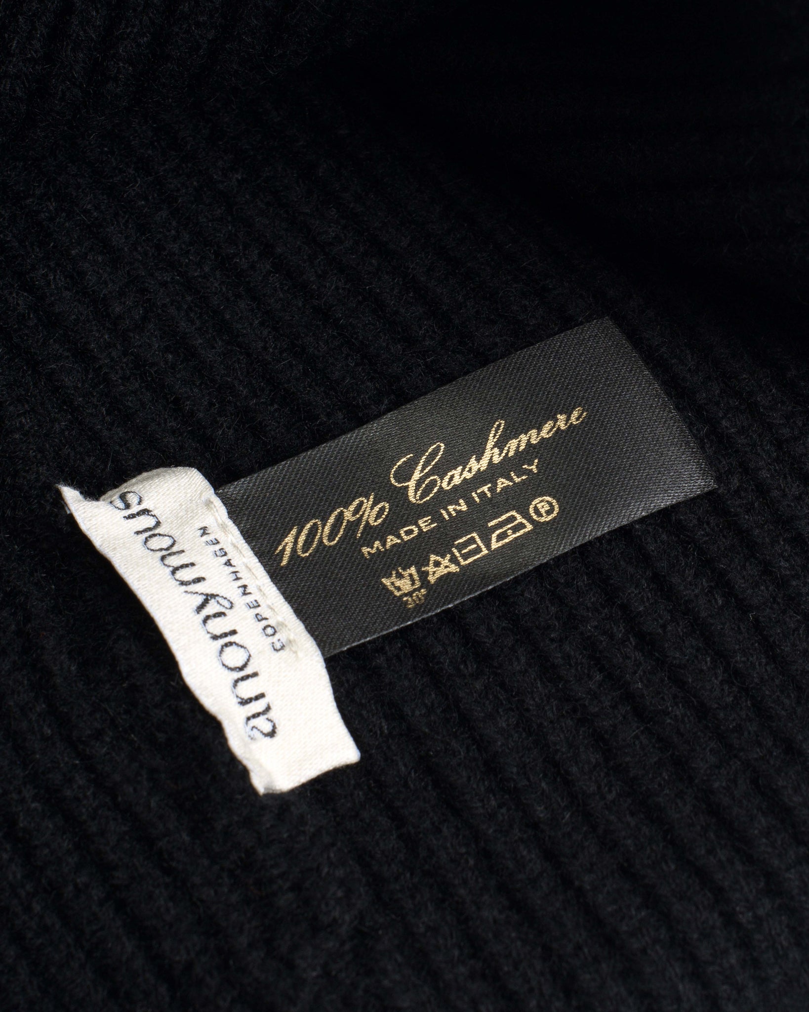 Vinni beanie 100% cashmere Black - Anonymous Copenhagen
