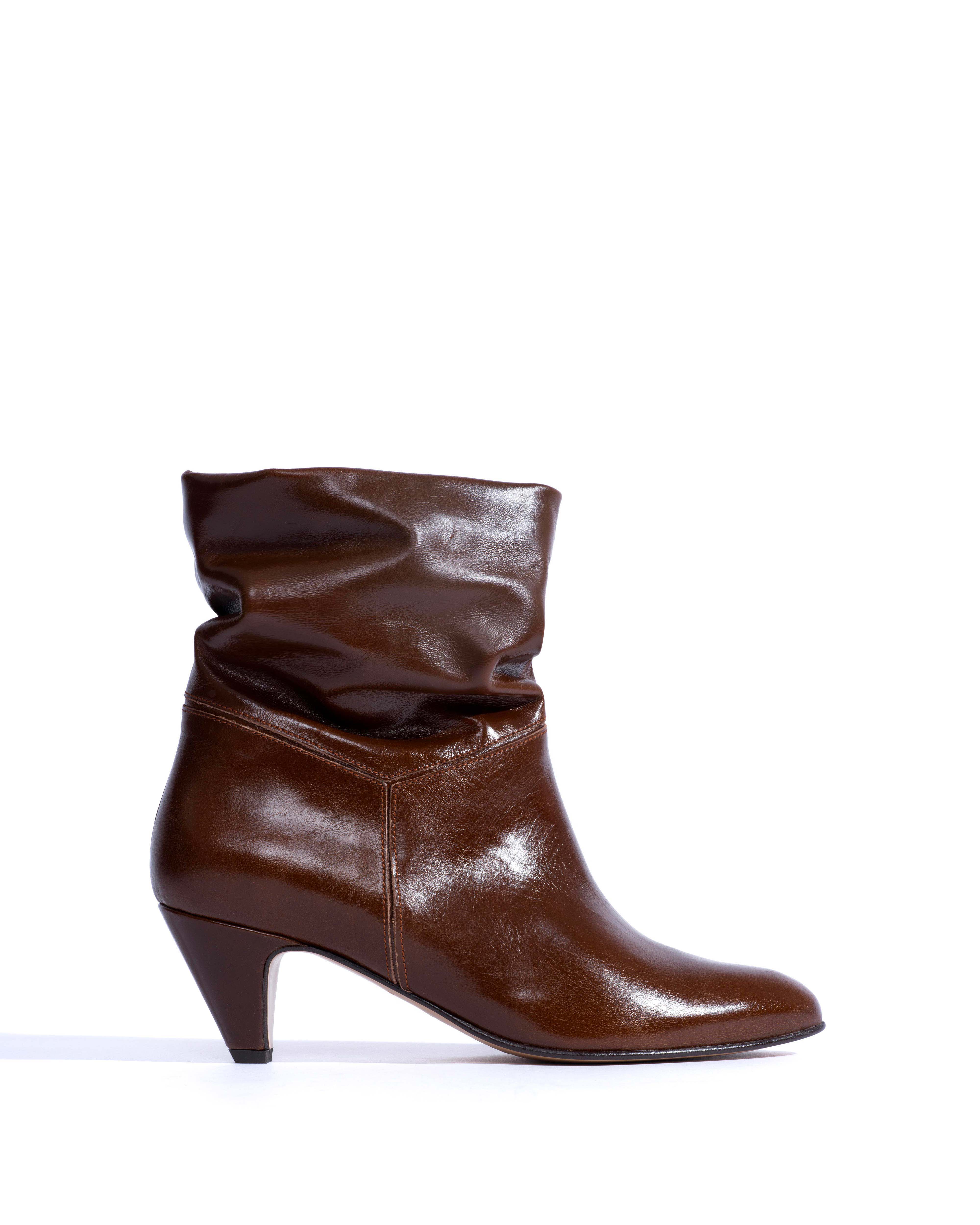 Jassi 50 stiletto Crinkled polished goat Caramel brown