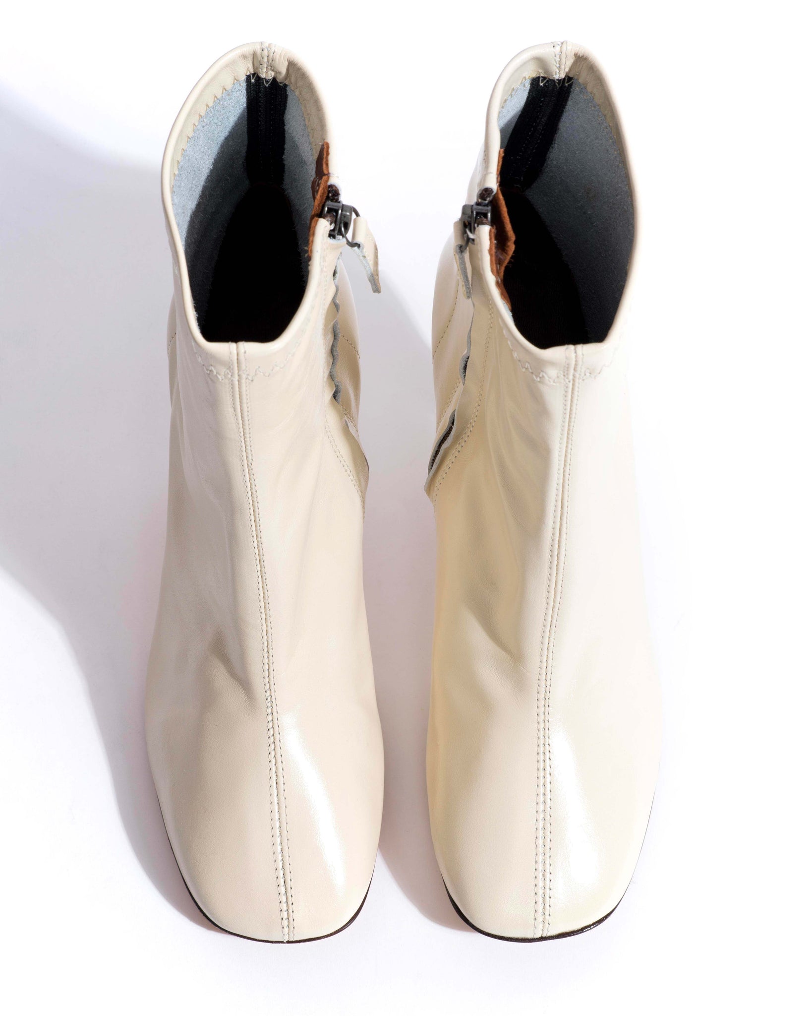 Adriana 80 Crinkled polished goat White sand