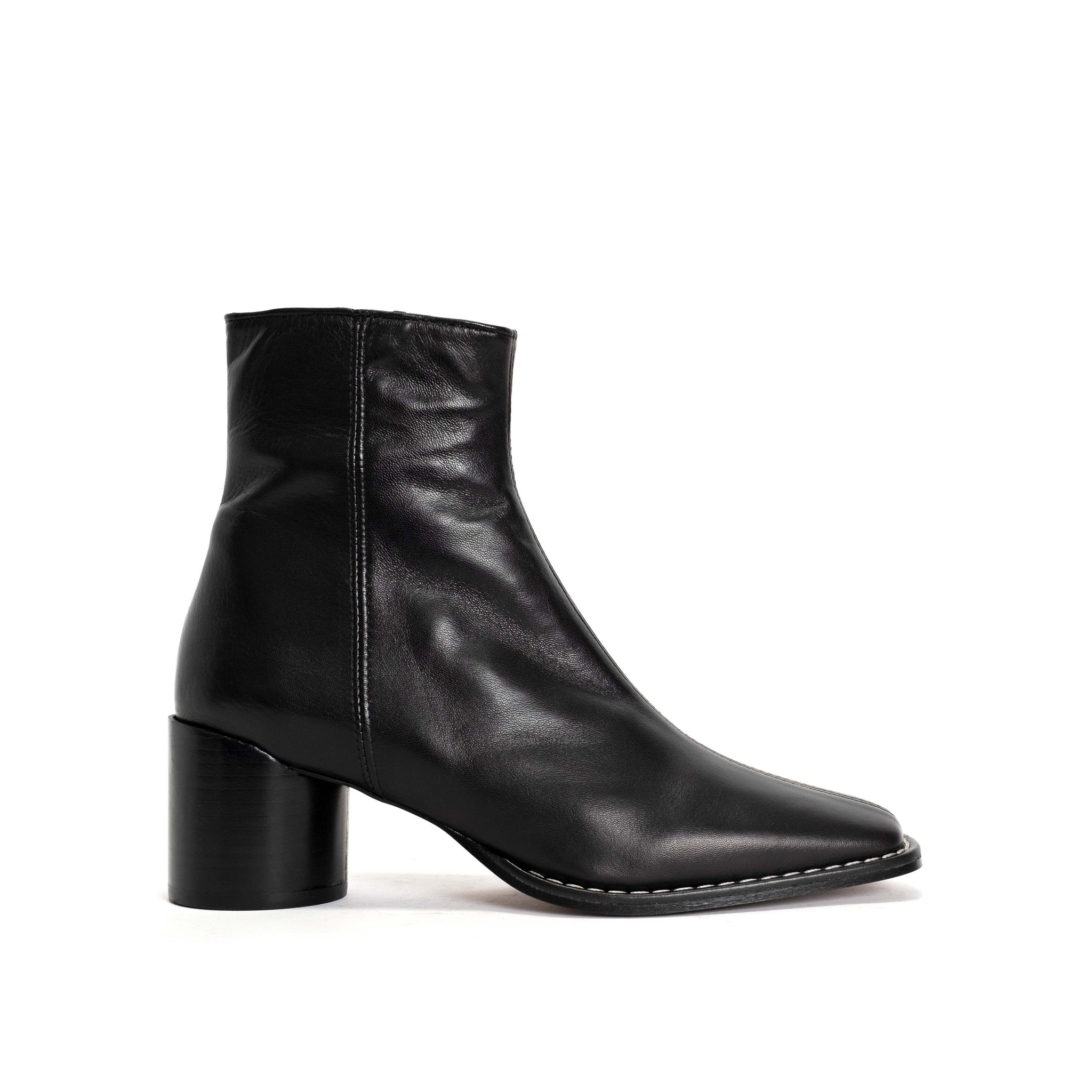 Shamie Shiny lamb Black - Anonymous Copenhagen