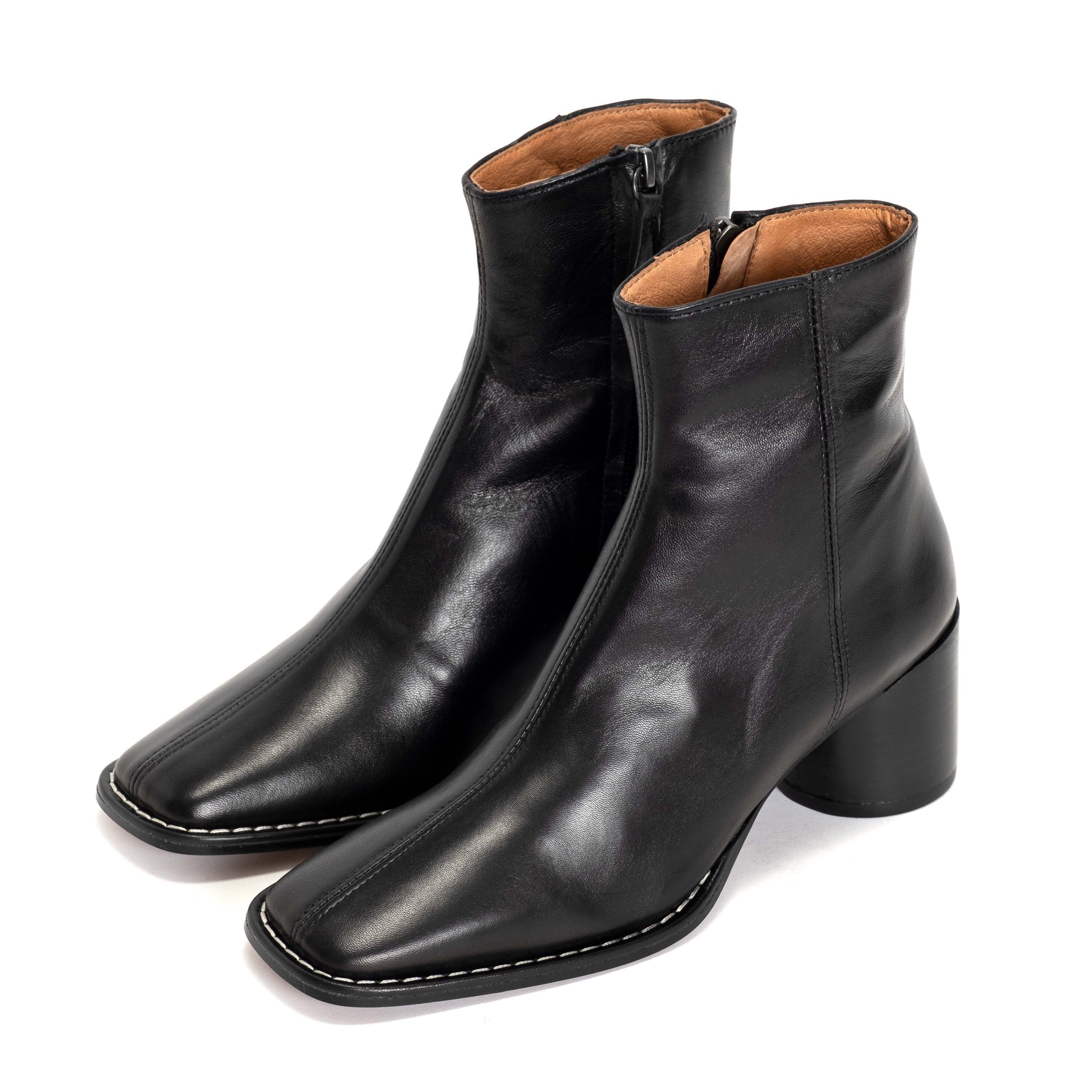 Shamie Shiny lamb Black - Anonymous Copenhagen