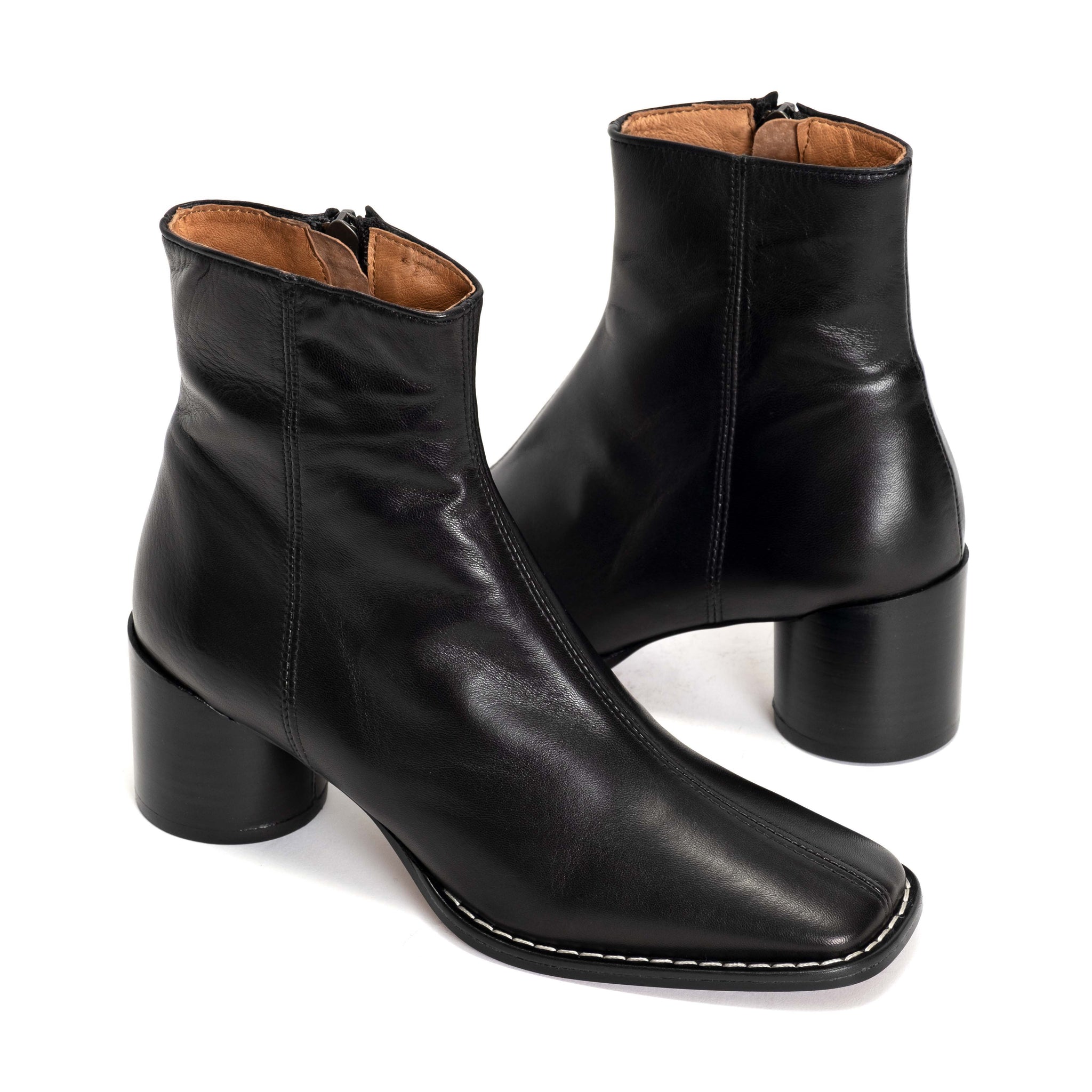 Shamie Shiny lamb Black - Anonymous Copenhagen