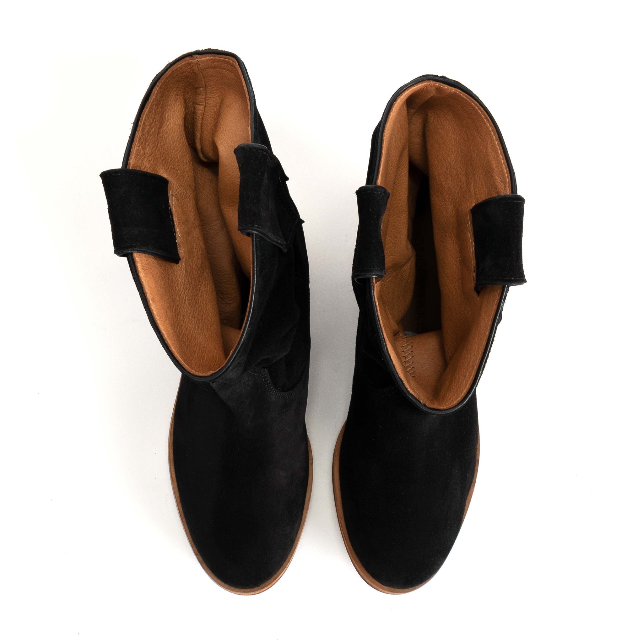 Claudia Oily Calf Suede Black - Anonymous Copenhagen