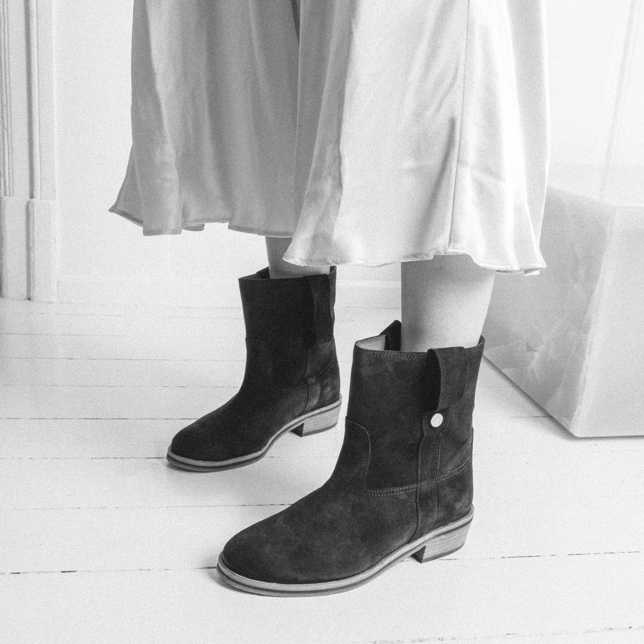 Lona Oily Calf Suede Mushroom - Anonymous Copenhagen